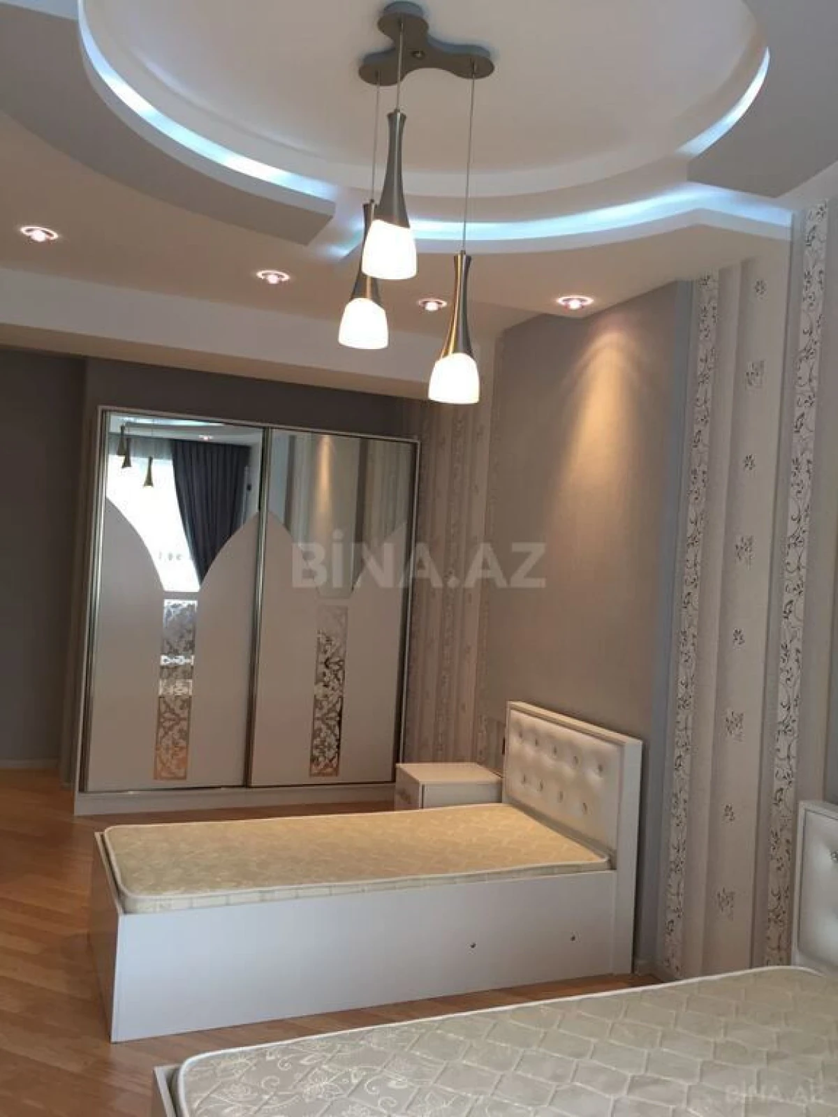 Kirayə verilir 3 otaqlı mənzil 150 m²