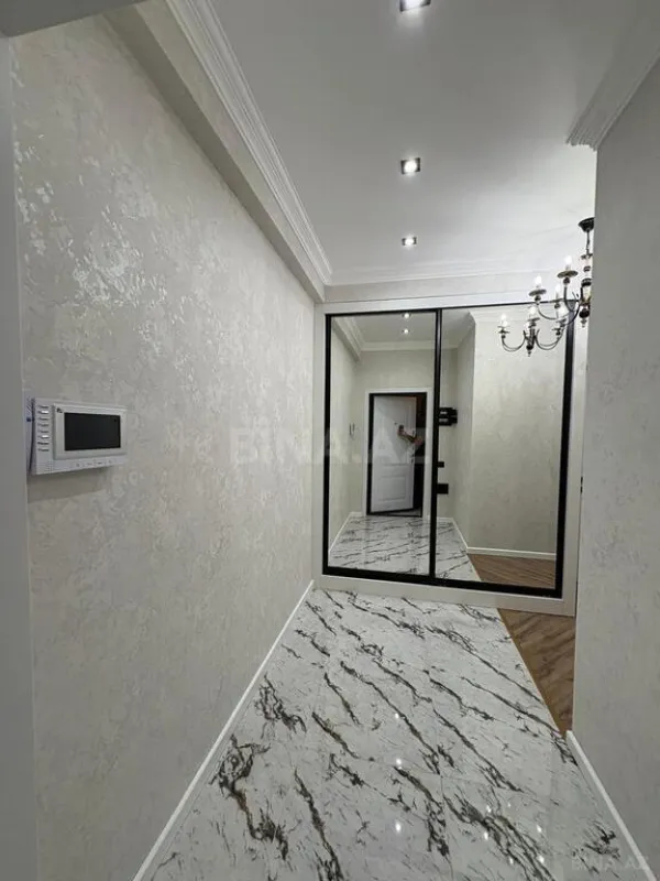 Satılır 4 otaqlı mənzil 120 m²