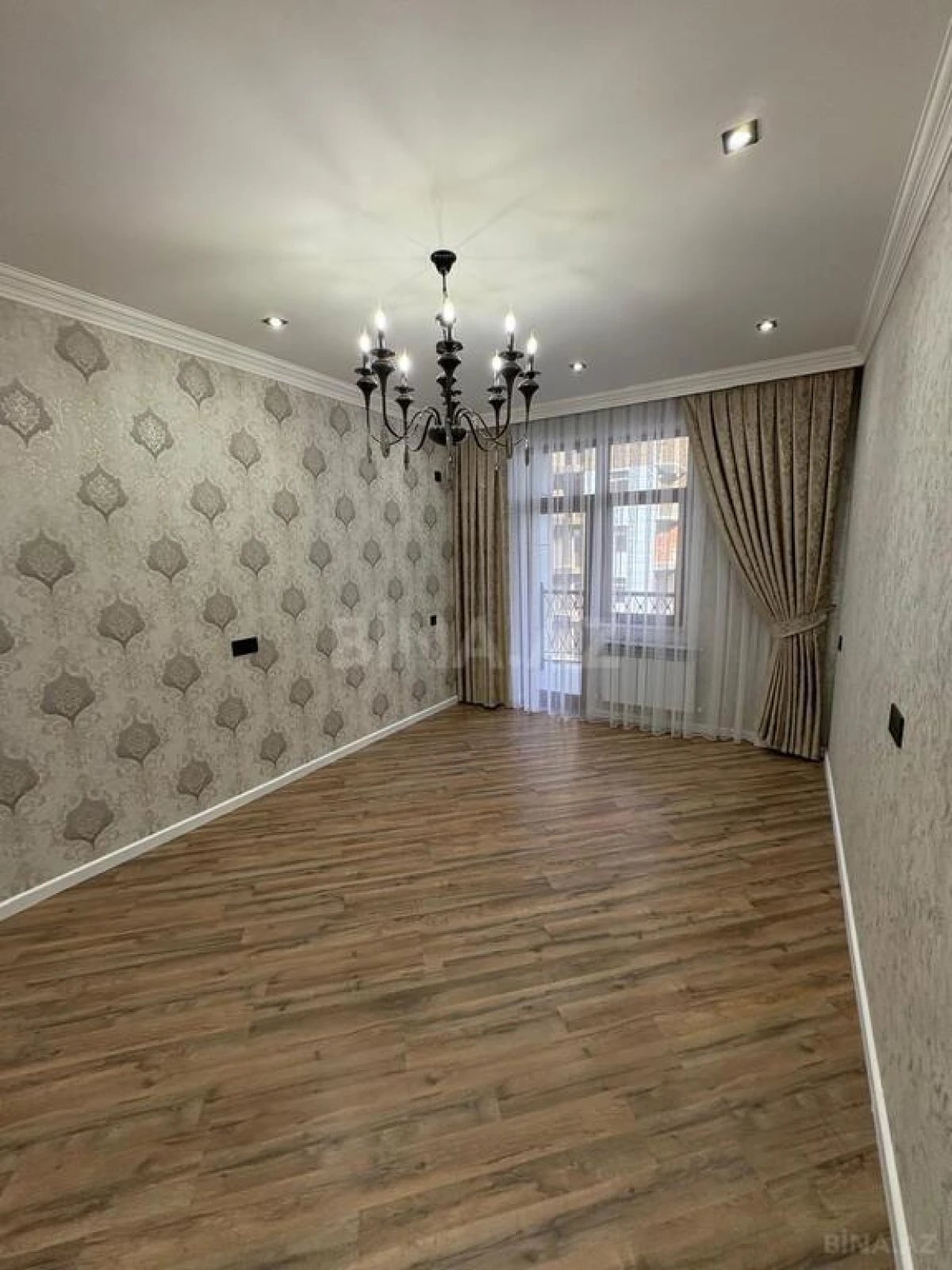 Satılır 4 otaqlı mənzil 120 m²