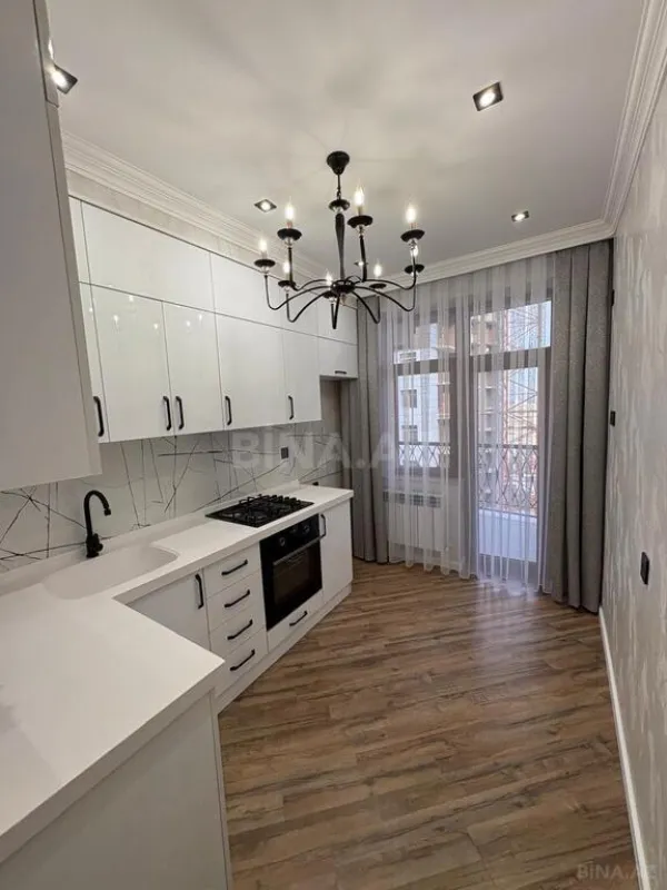 Satılır 4 otaqlı mənzil 120 m²