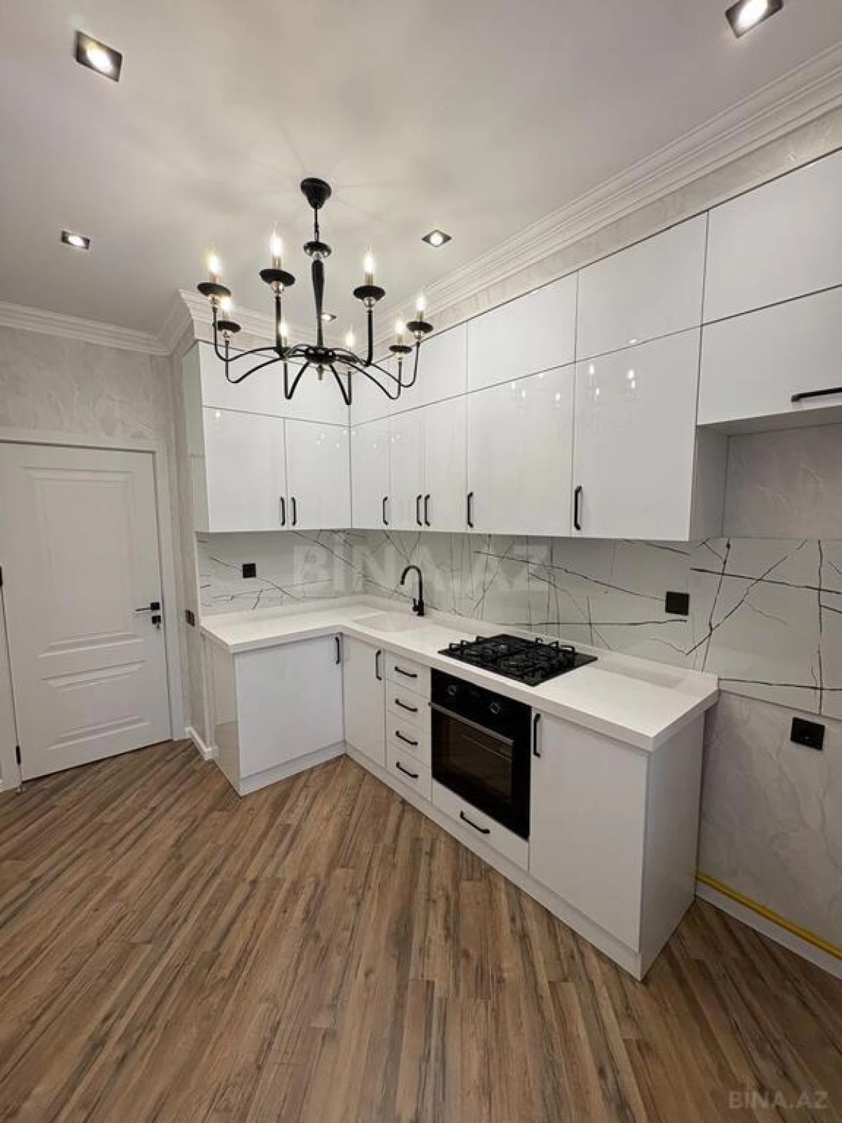 Satılır 4 otaqlı mənzil 120 m²