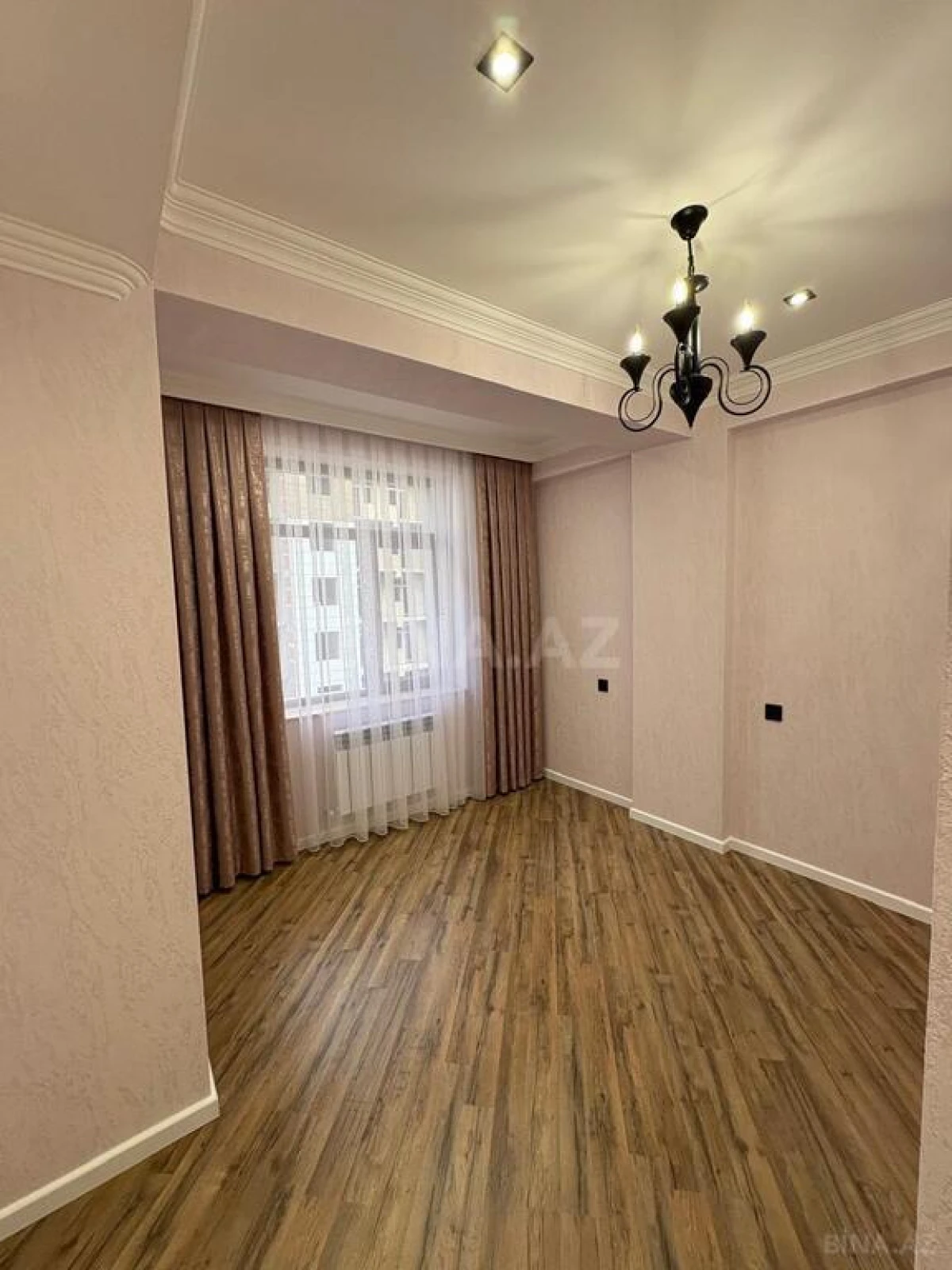 Satılır 4 otaqlı mənzil 120 m²