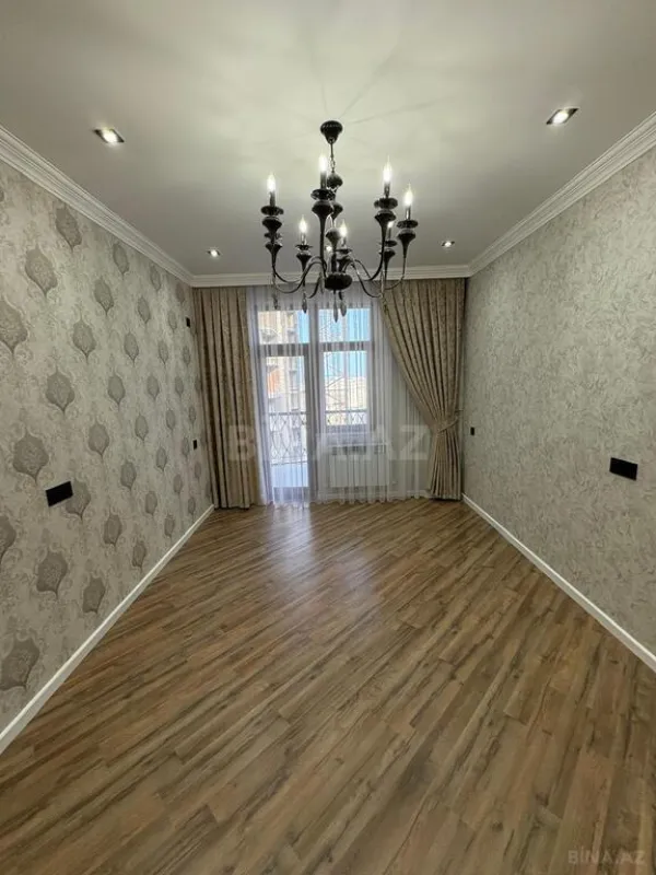 Satılır 4 otaqlı mənzil 120 m²
