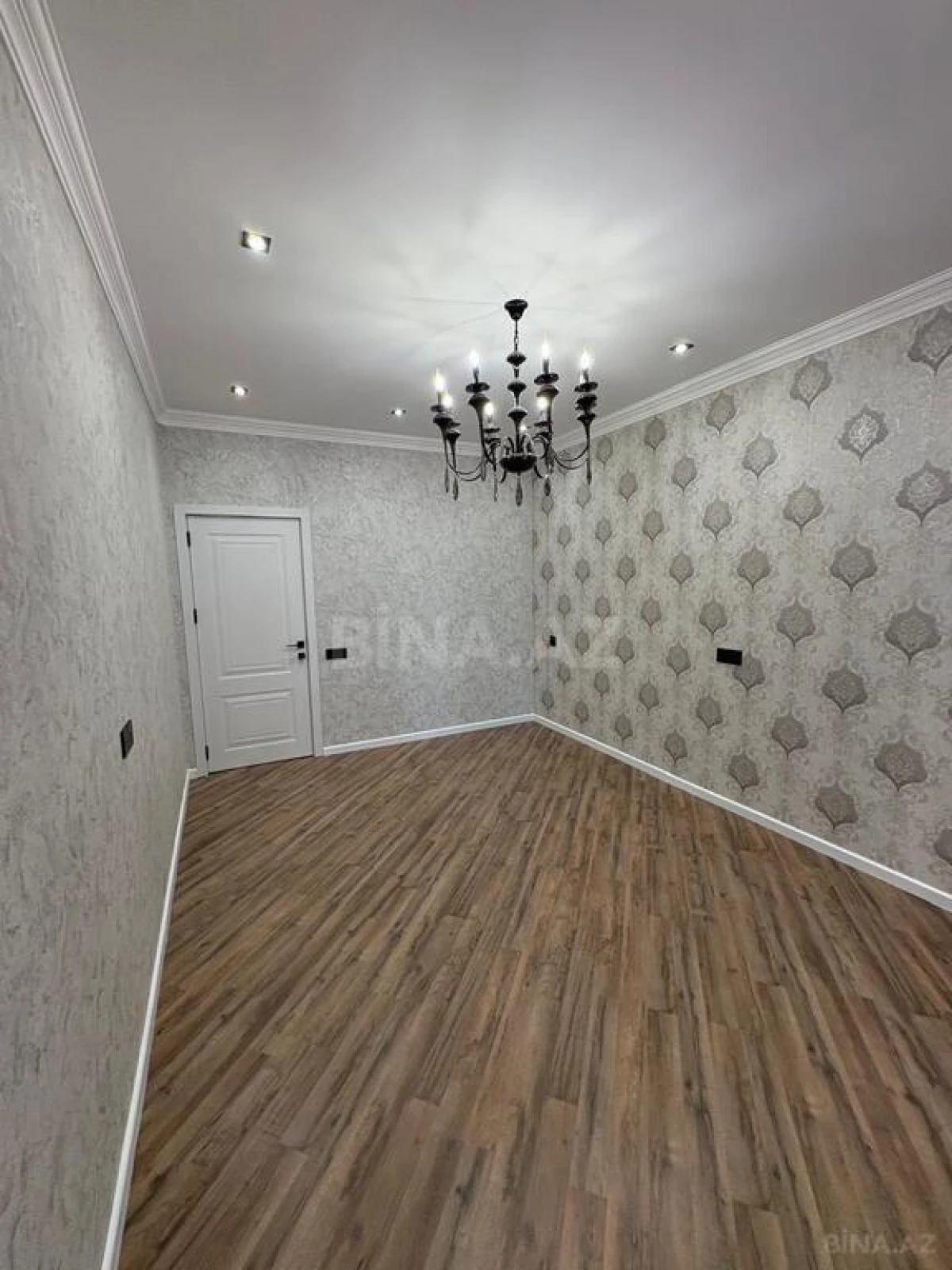 Satılır 4 otaqlı mənzil 120 m²