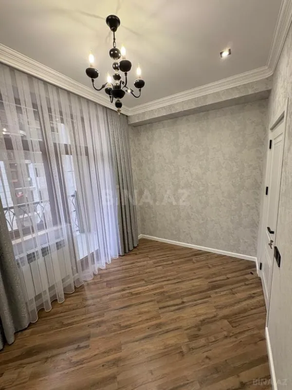 Satılır 4 otaqlı mənzil 120 m²