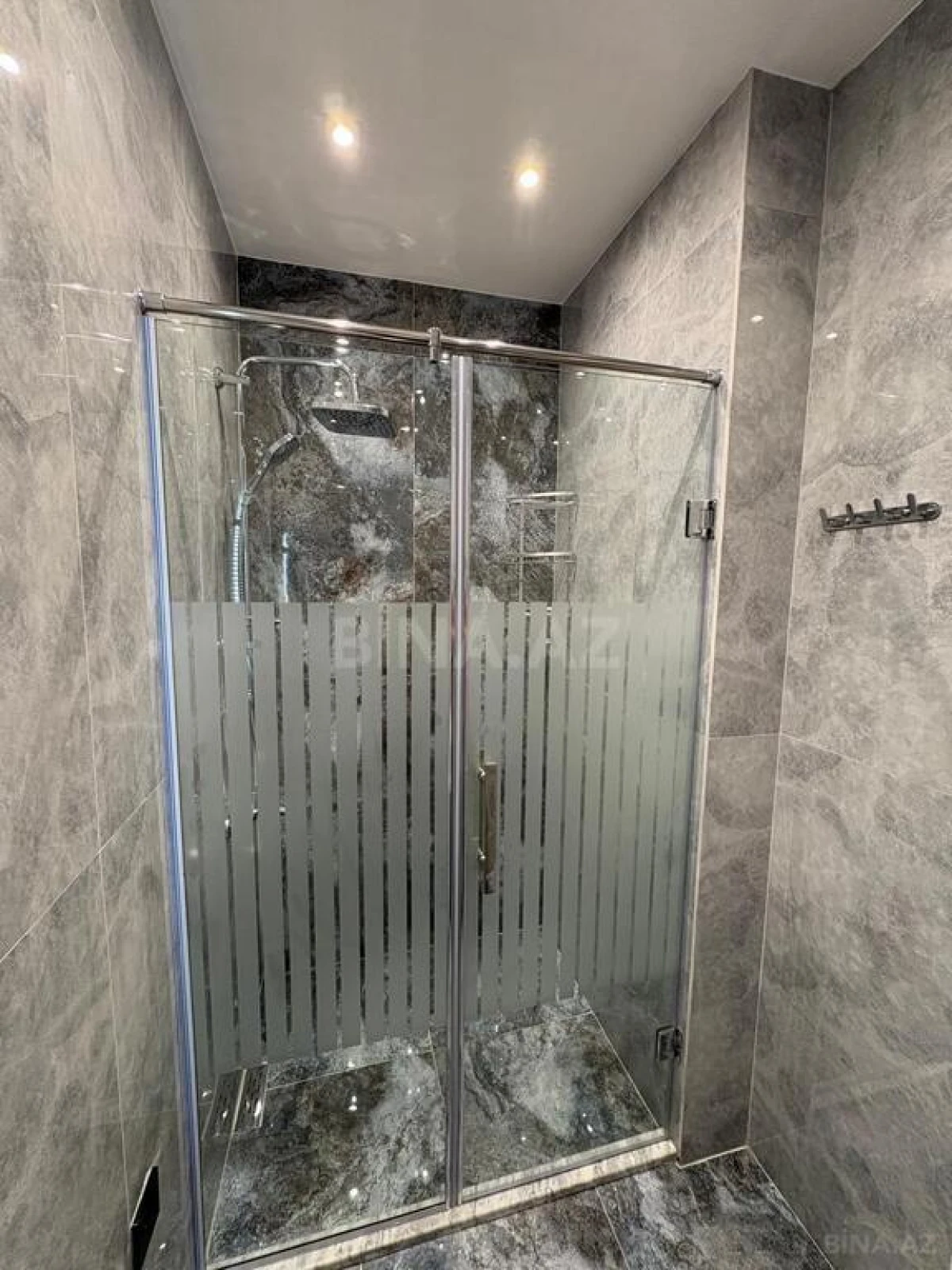 Satılır 4 otaqlı mənzil 120 m²