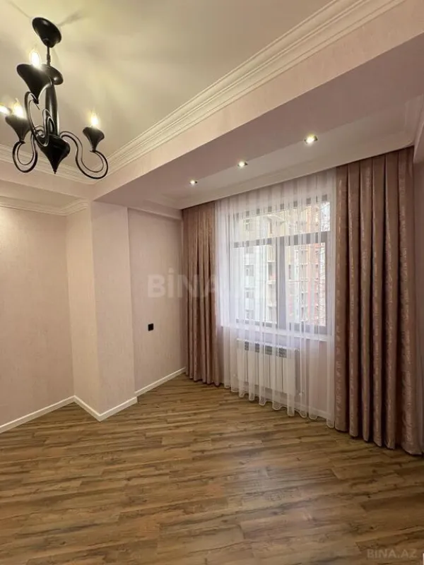 Satılır 4 otaqlı mənzil 120 m²