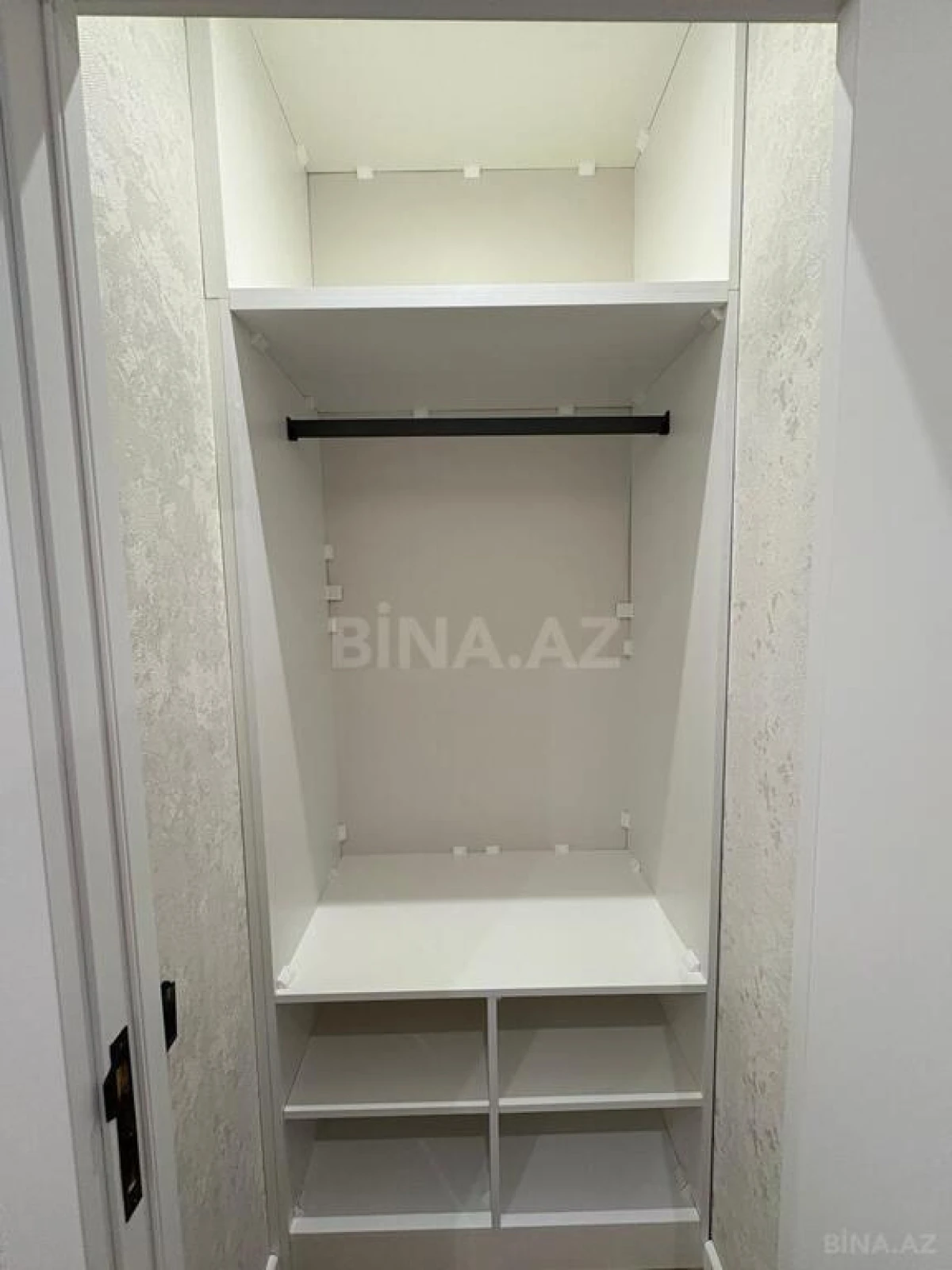 Satılır 4 otaqlı mənzil 120 m²