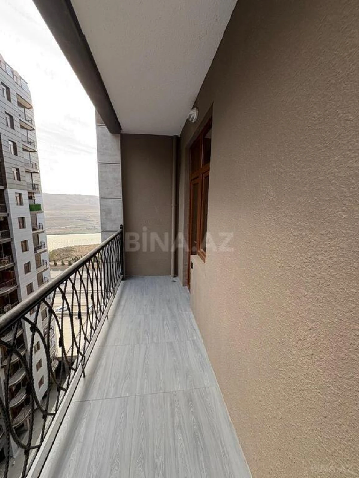 Satılır 4 otaqlı mənzil 120 m²