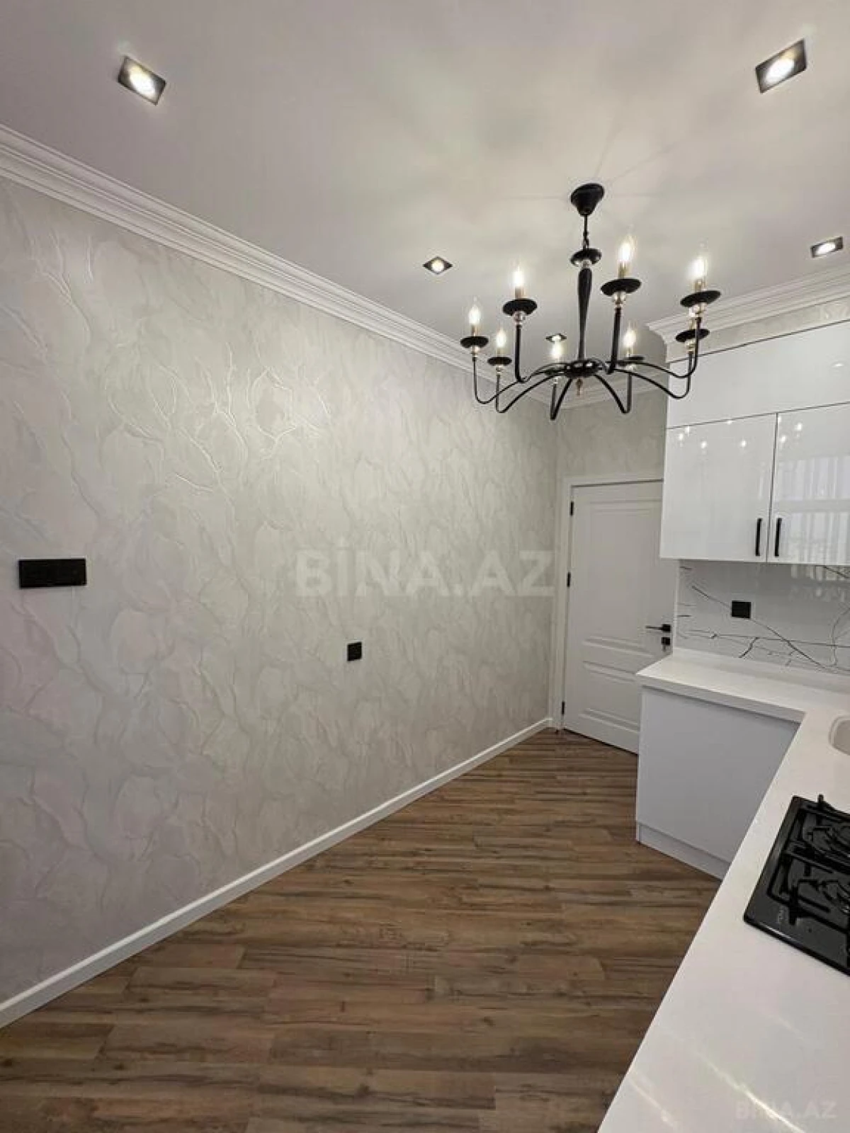 Satılır 4 otaqlı mənzil 120 m²