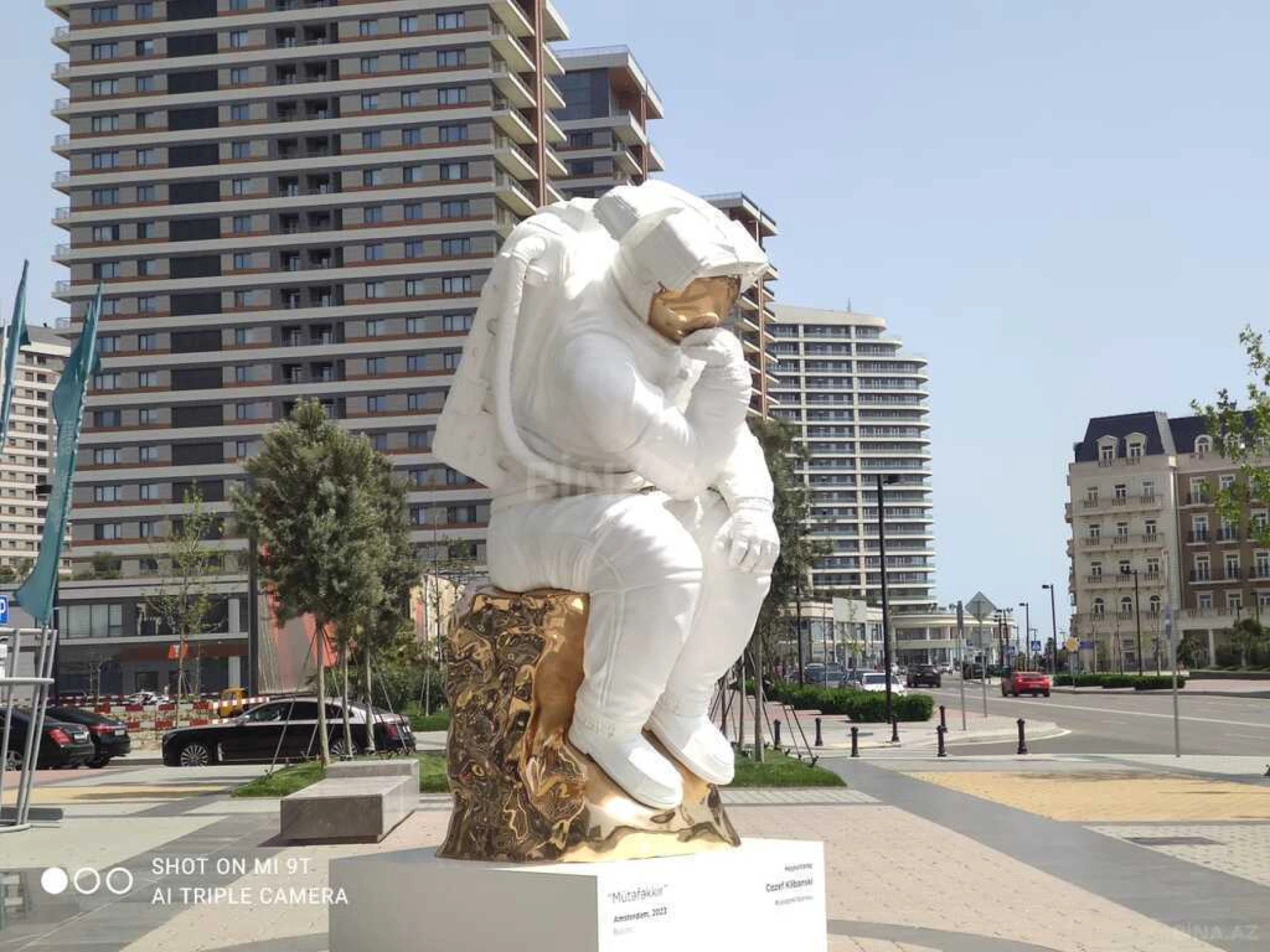 Satılır obyekt 385 m²