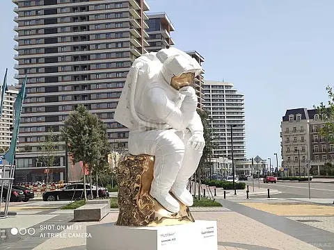 Satılır obyekt 385 m²