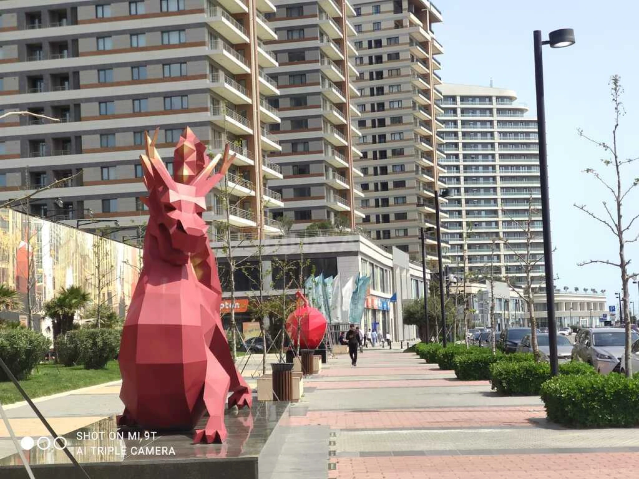 Satılır obyekt 385 m²