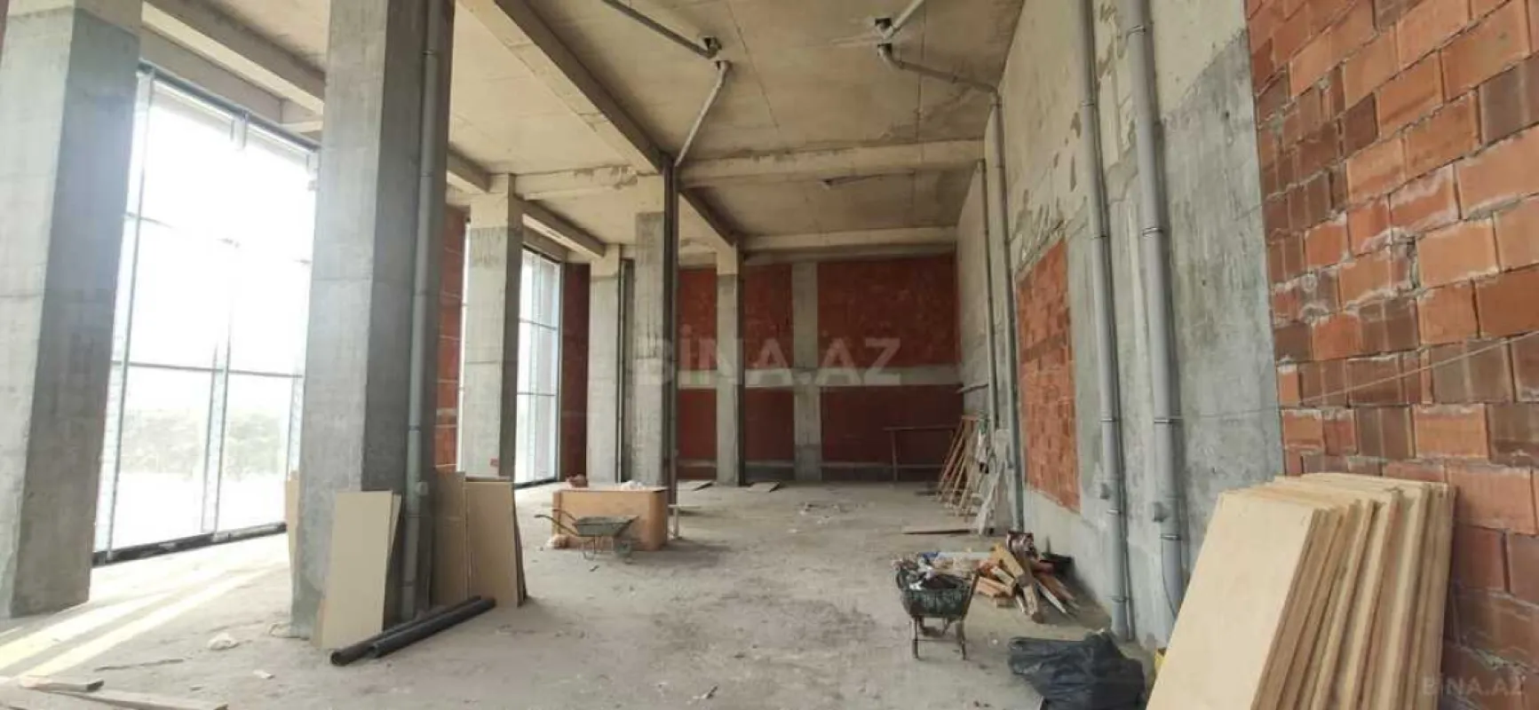 Satılır obyekt 385 m²