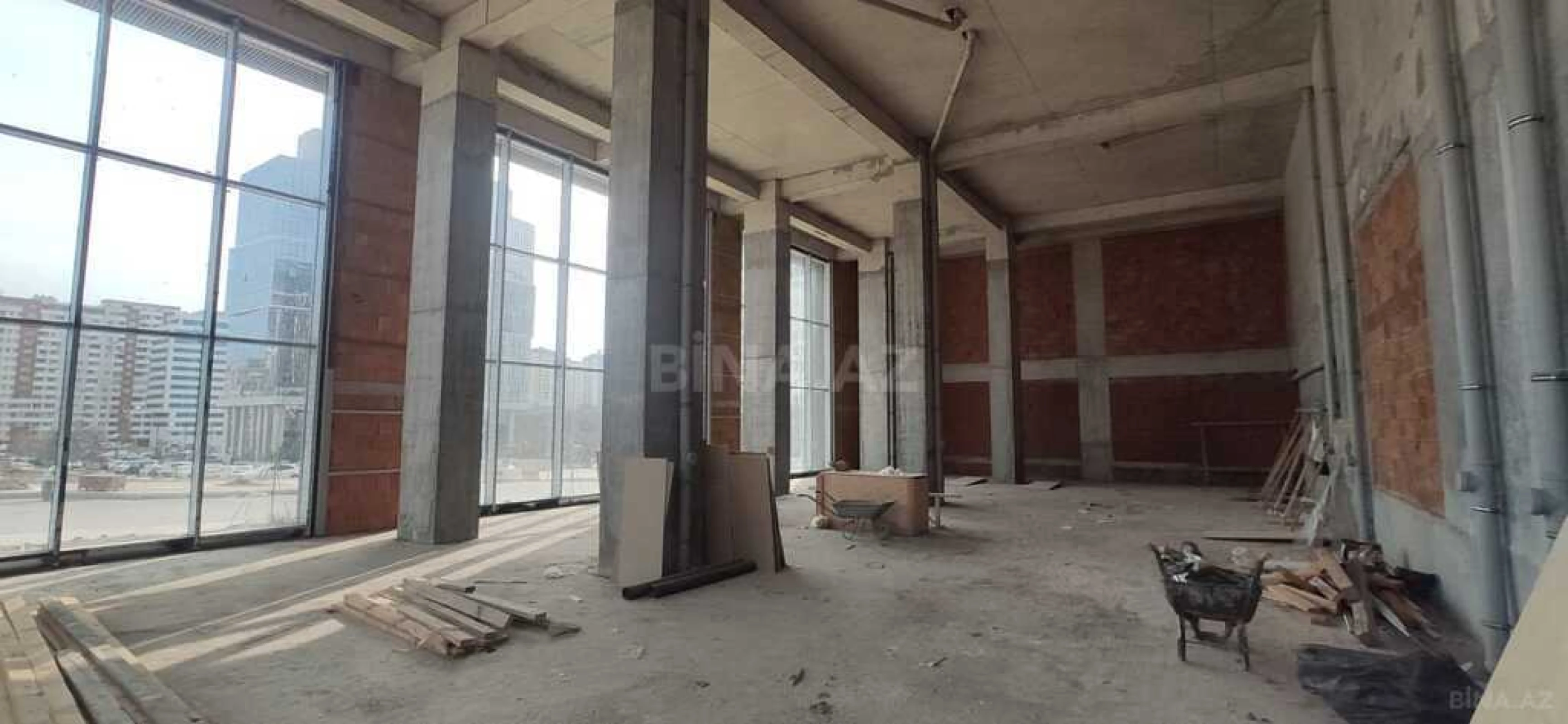 Satılır obyekt 385 m²