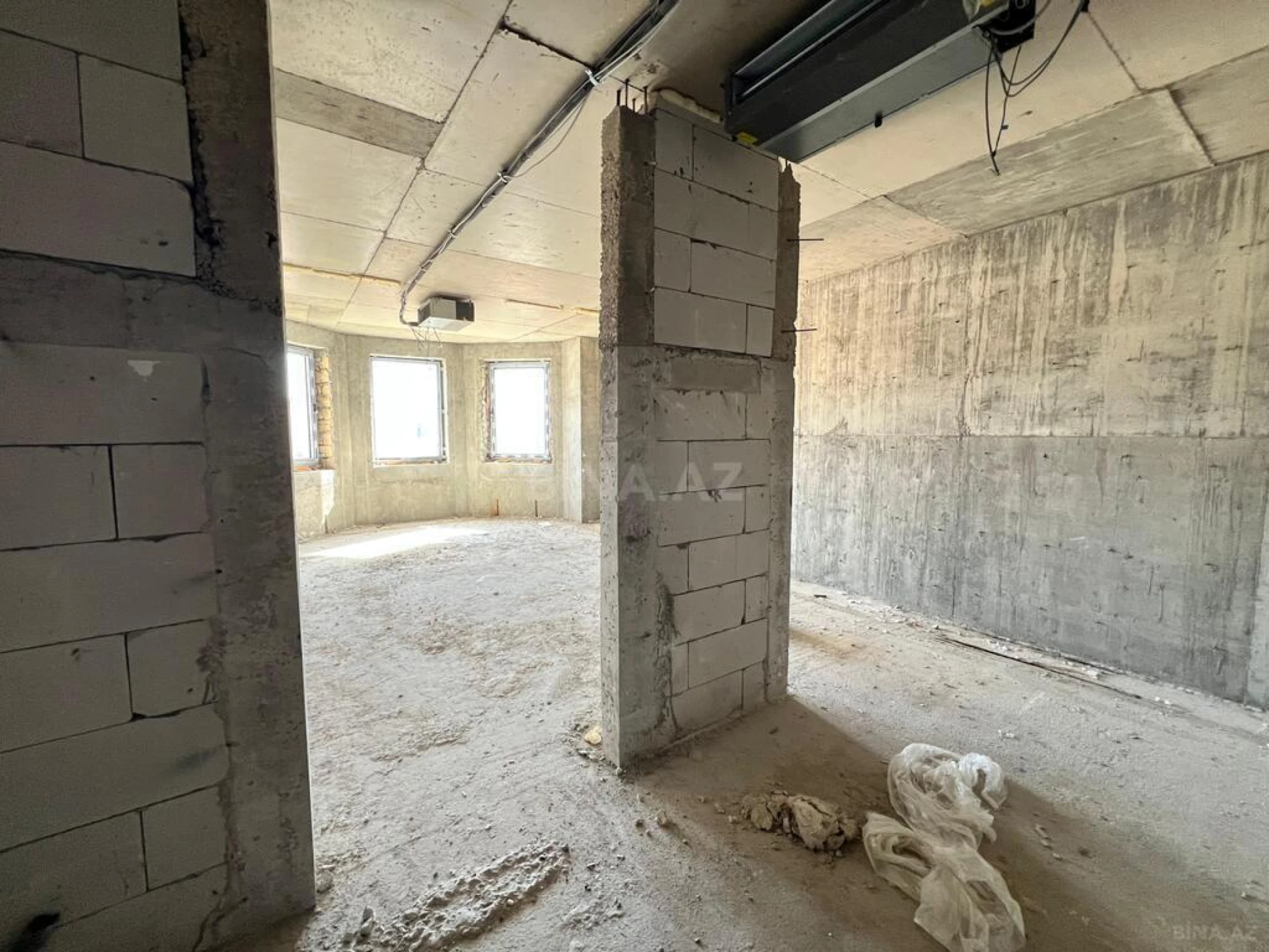 Satılır 1 otaqlı mənzil 63 m²