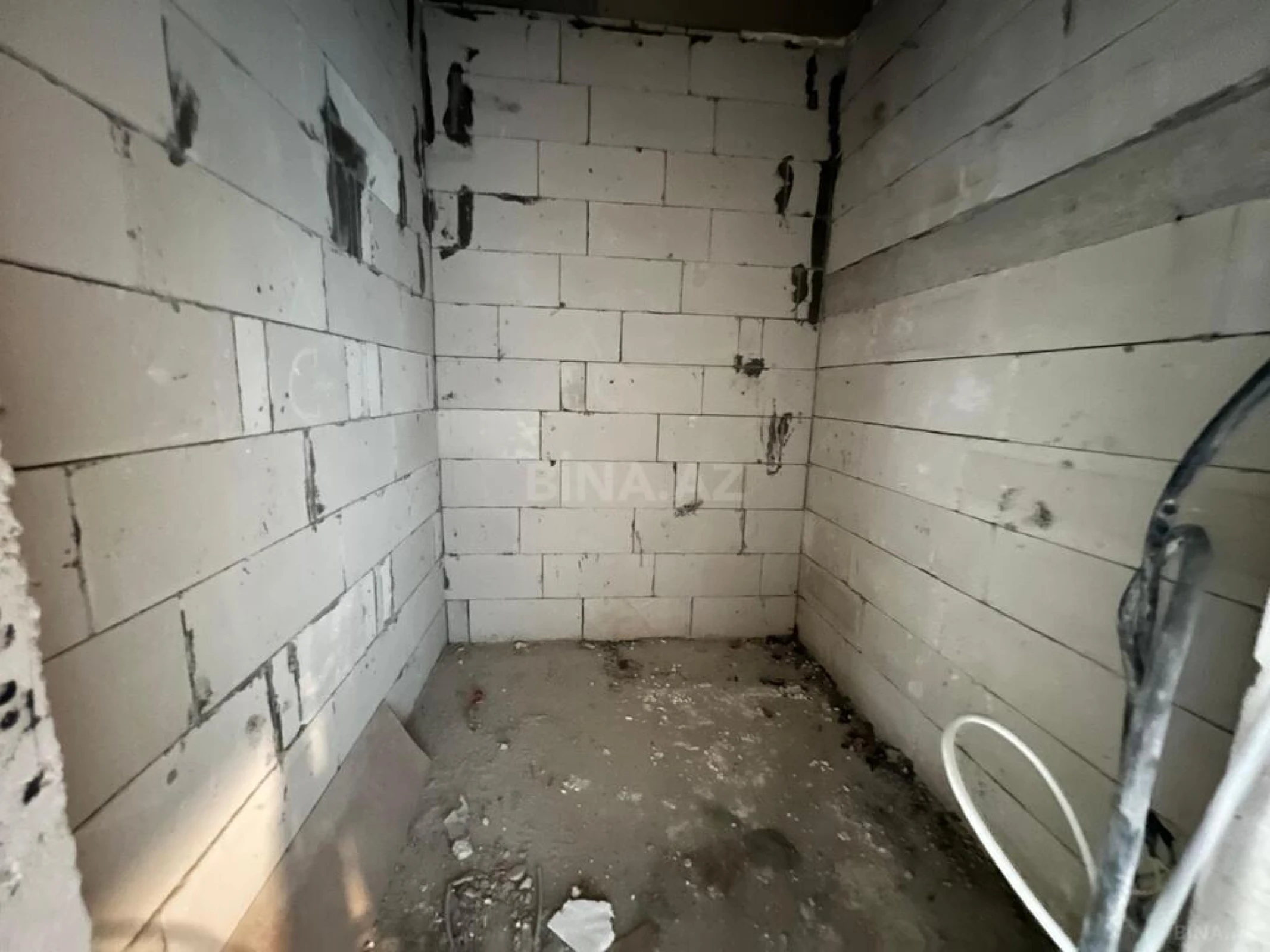 Satılır 1 otaqlı mənzil 63 m²