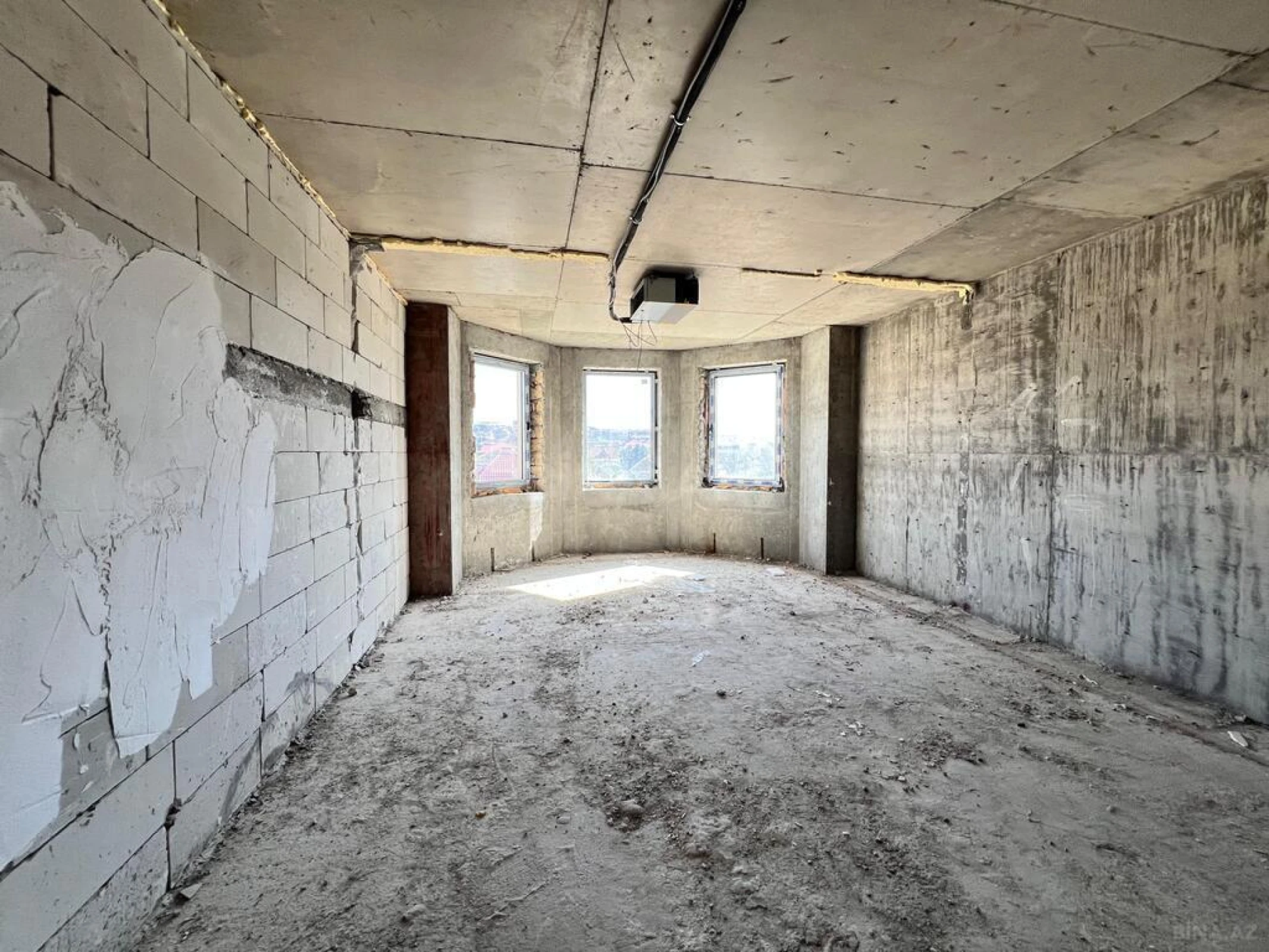 Satılır 1 otaqlı mənzil 63 m²