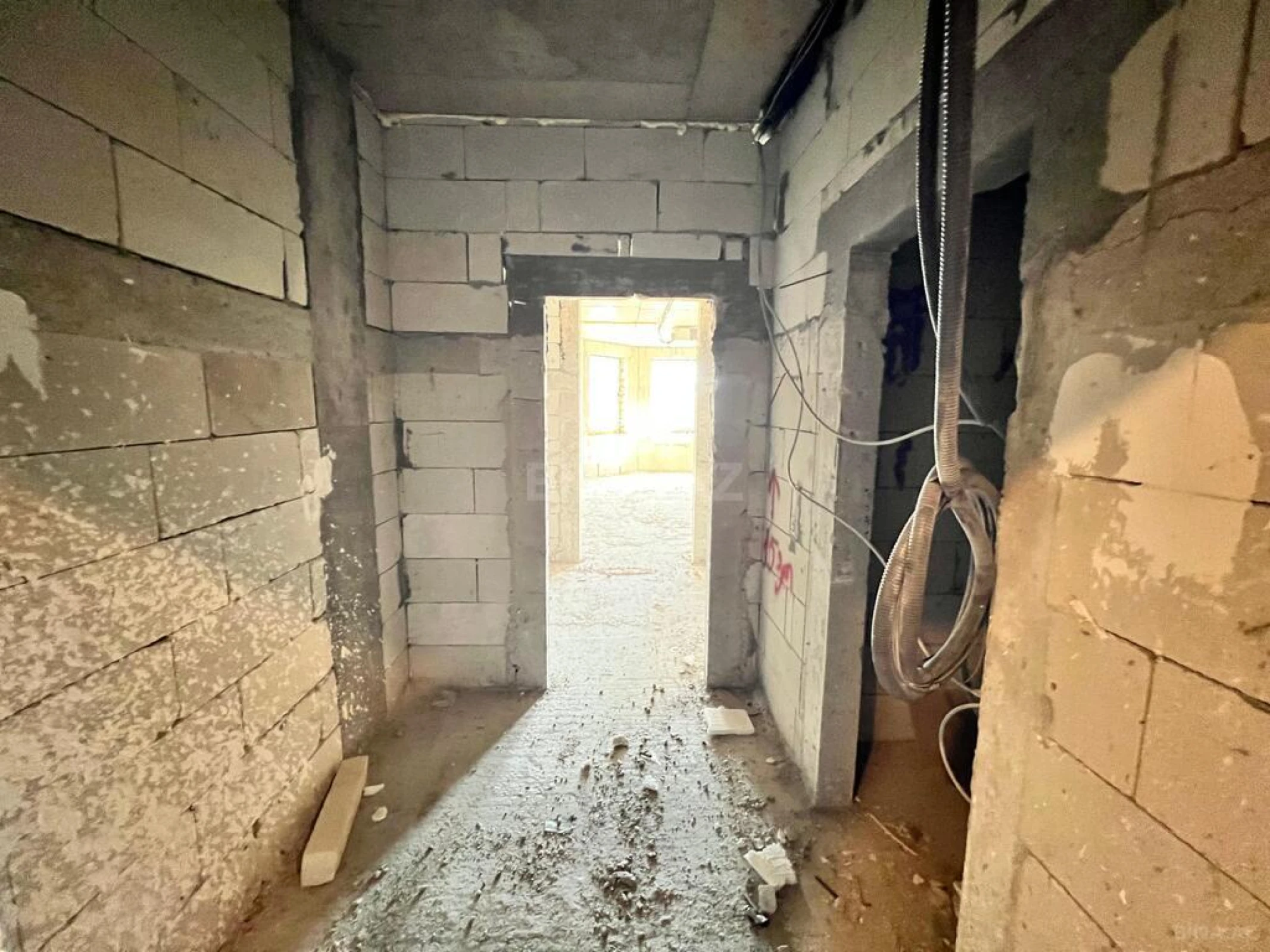 Satılır 1 otaqlı mənzil 63 m²