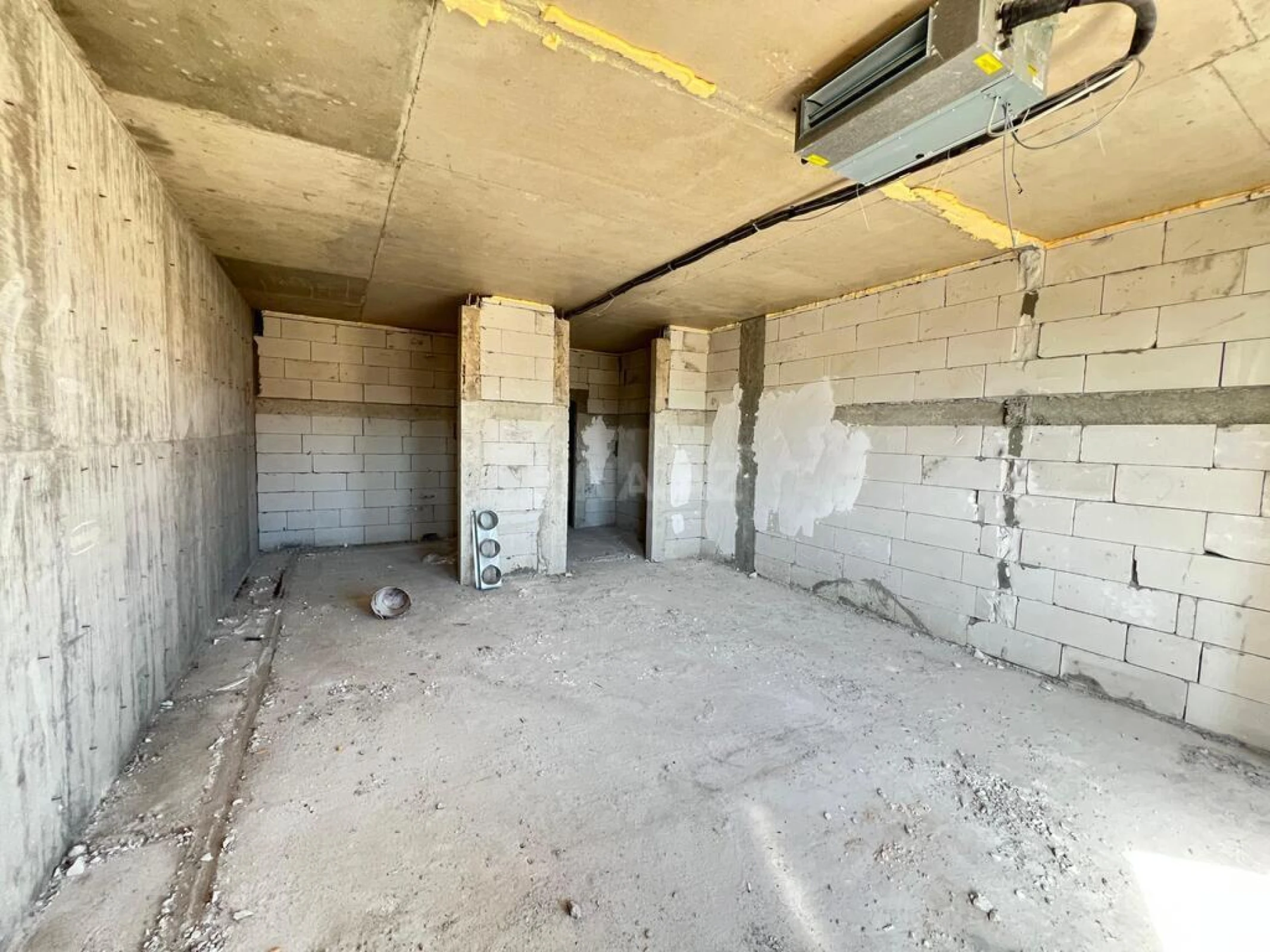 Satılır 1 otaqlı mənzil 63 m²