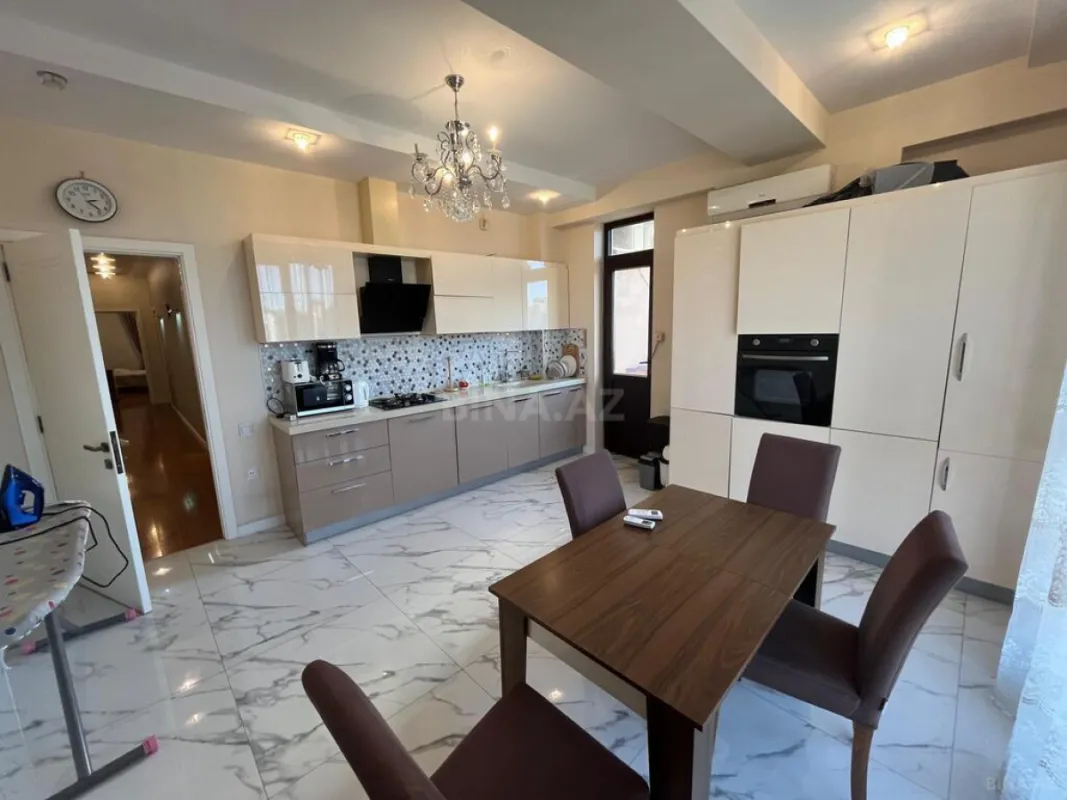 Satılır 4 otaqlı mənzil 186 m²