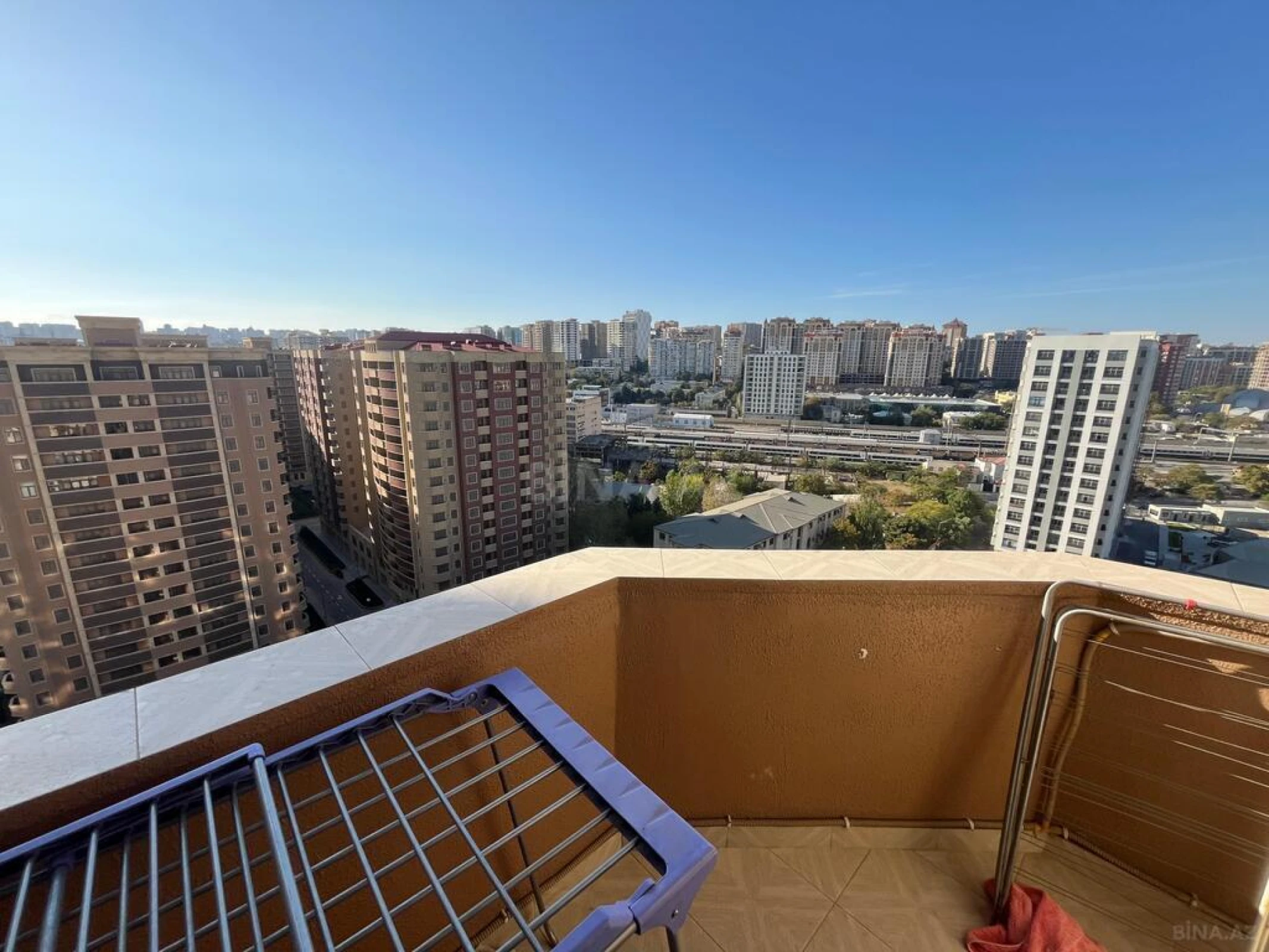 Satılır 4 otaqlı mənzil 186 m²