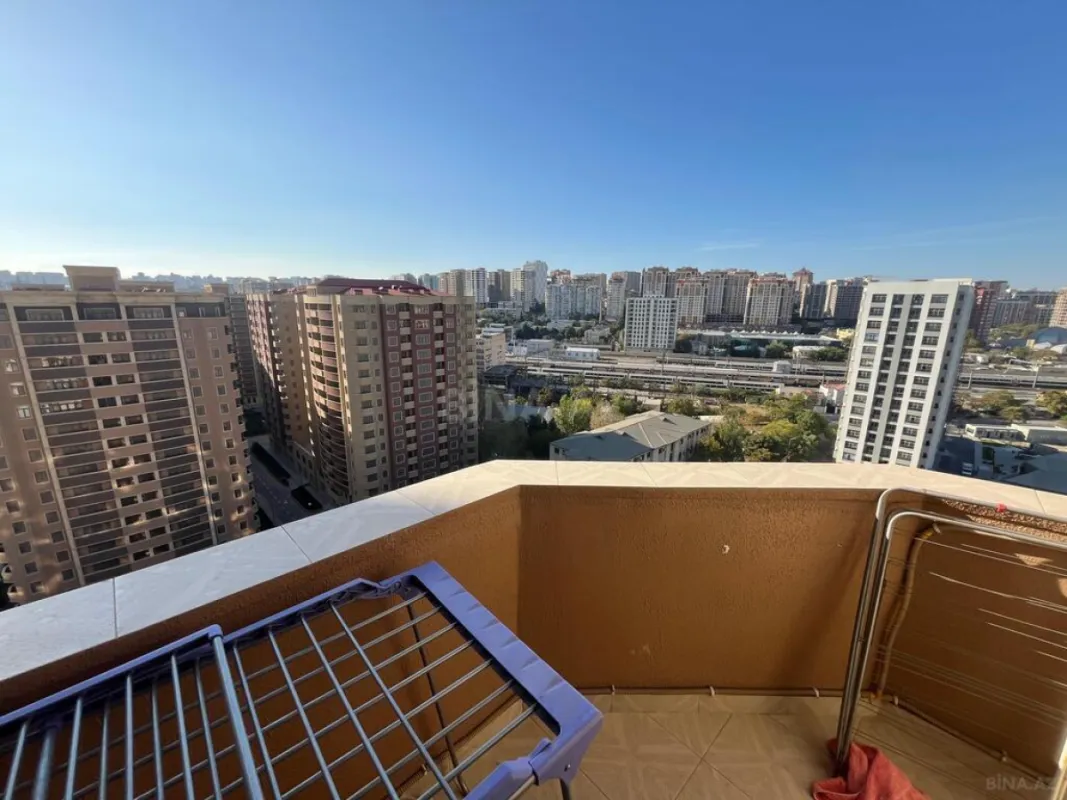 Satılır 4 otaqlı mənzil 186 m²