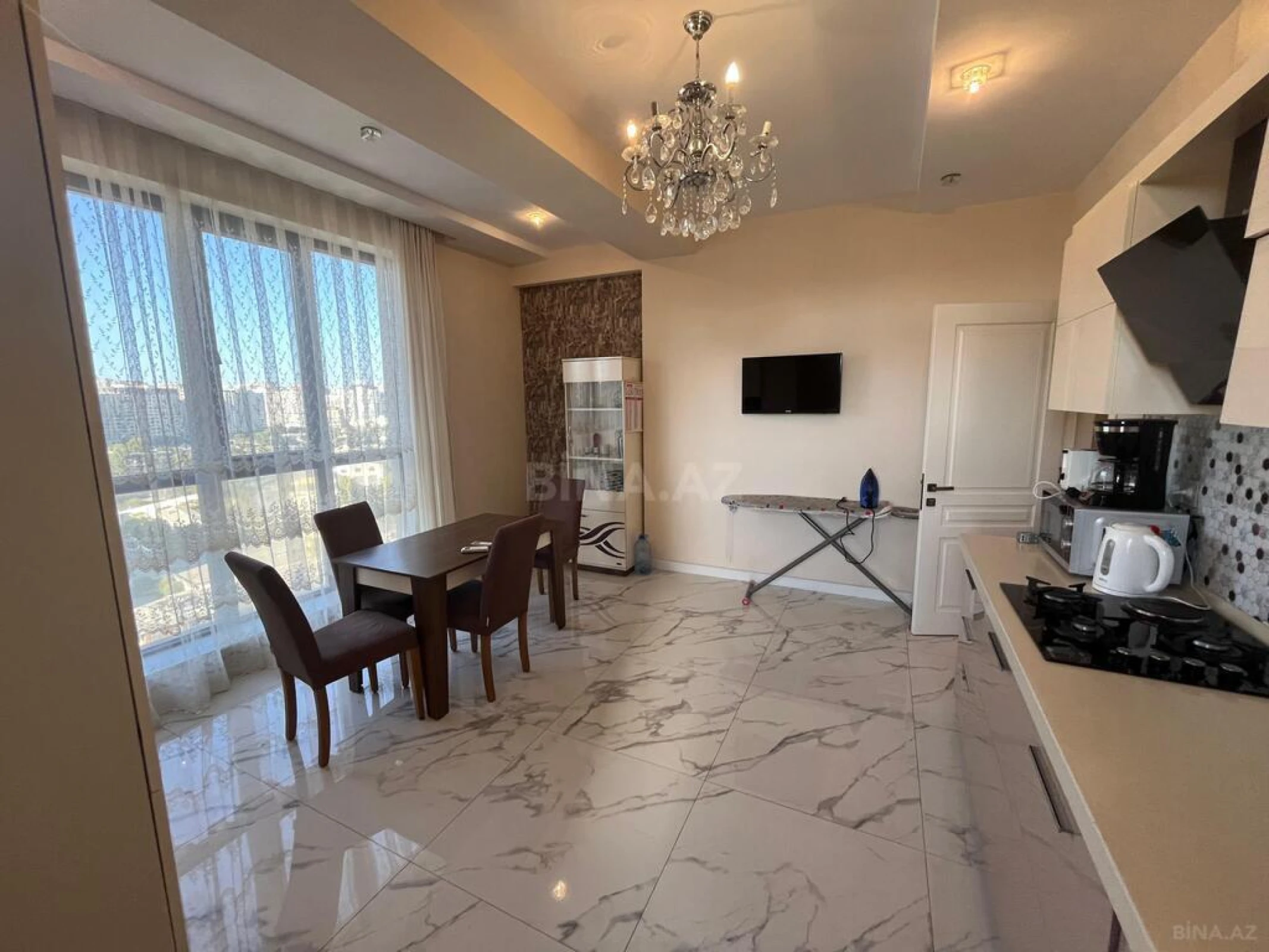 Satılır 4 otaqlı mənzil 186 m²
