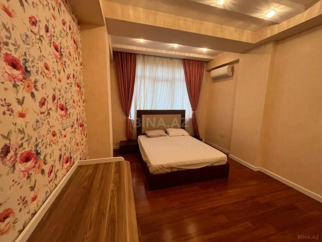 Satılır 4 otaqlı mənzil 186 m²
