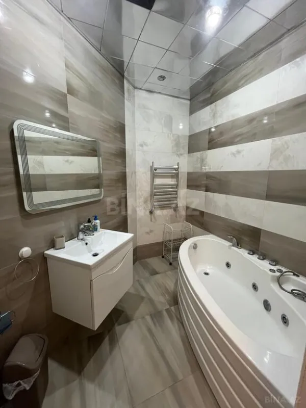 Satılır 4 otaqlı mənzil 186 m²