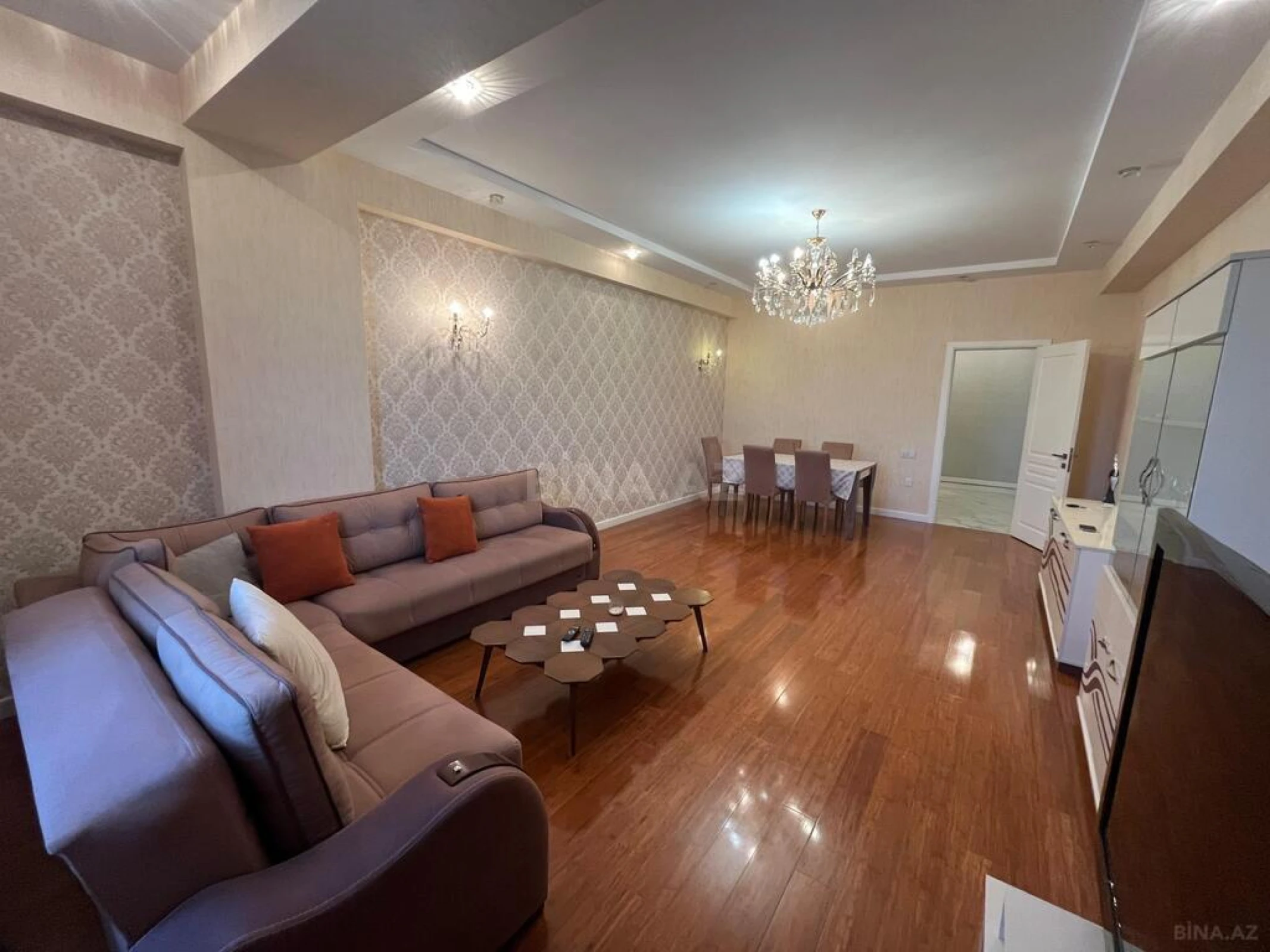 Satılır 4 otaqlı mənzil 186 m²