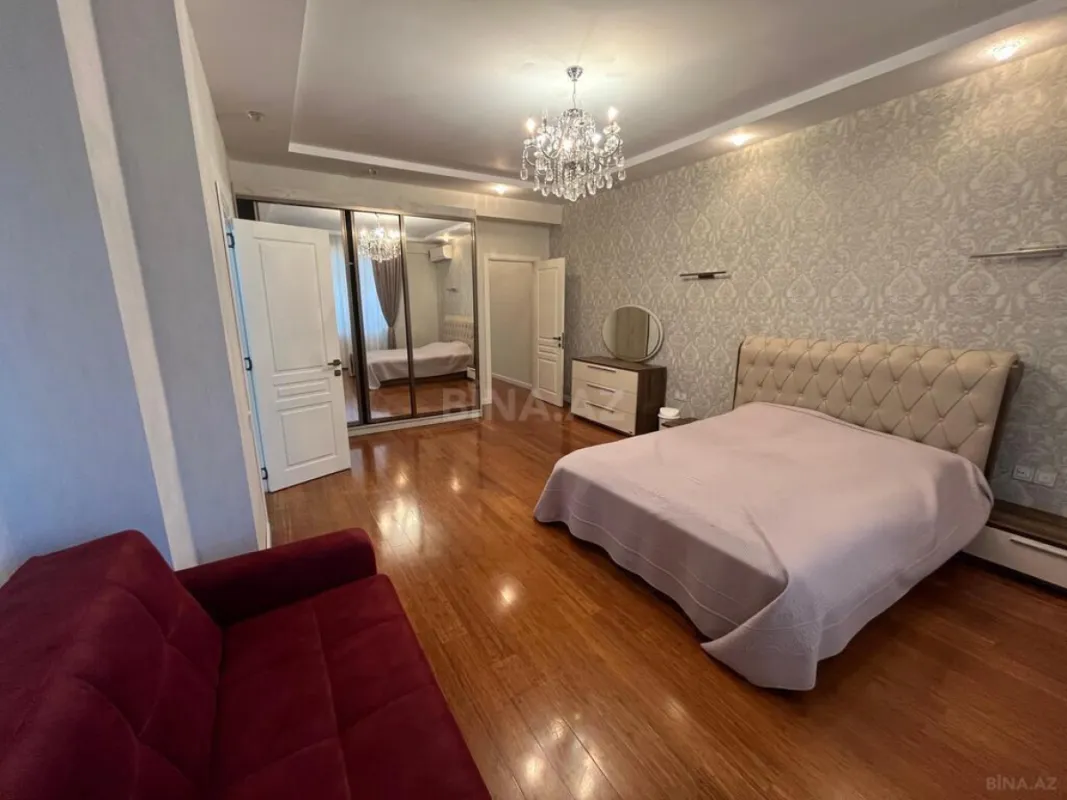 Satılır 4 otaqlı mənzil 186 m²