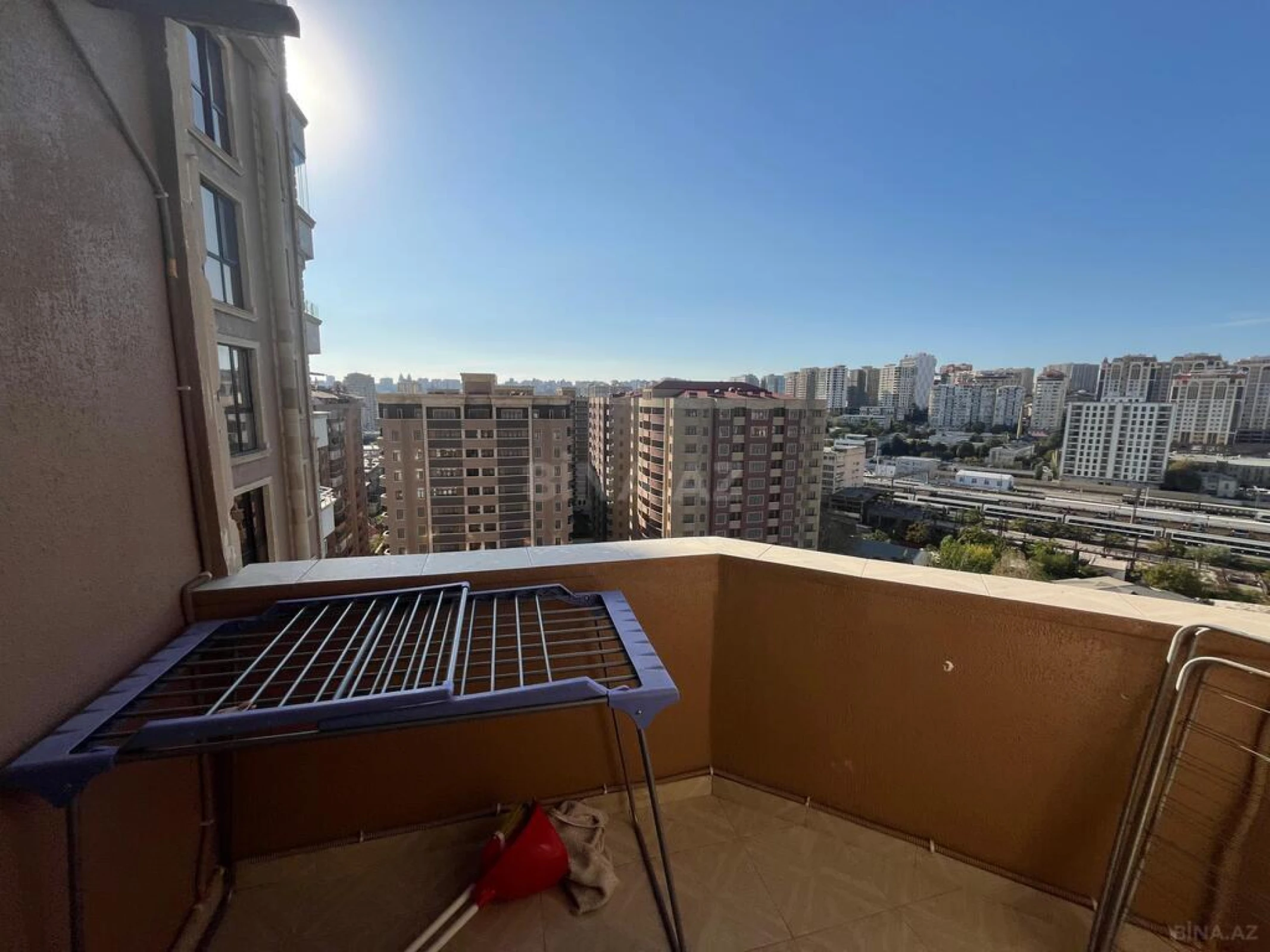 Satılır 4 otaqlı mənzil 186 m²