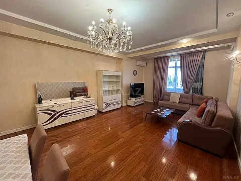 Satılır 4 otaqlı mənzil 186 m²