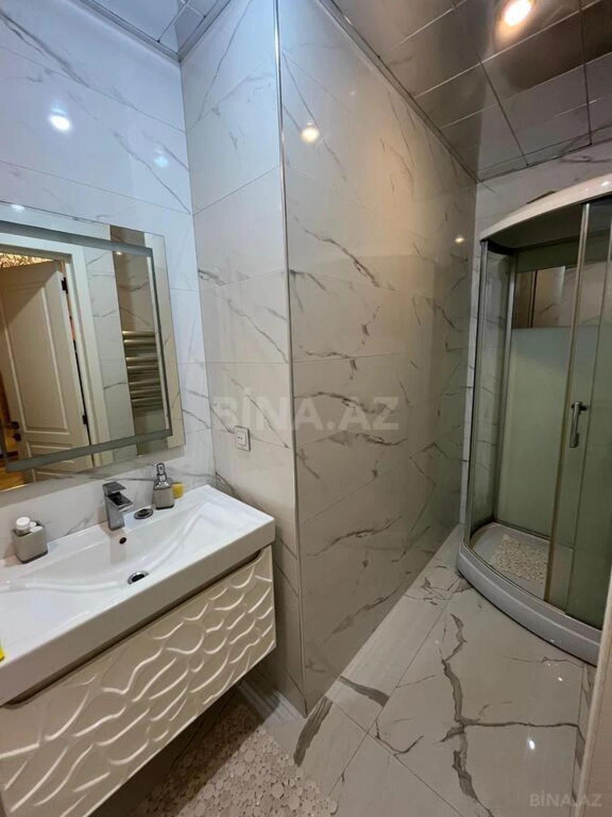 Satılır 4 otaqlı mənzil 186 m²