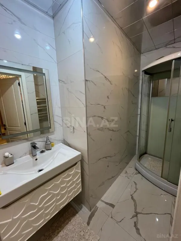 Satılır 4 otaqlı mənzil 186 m²