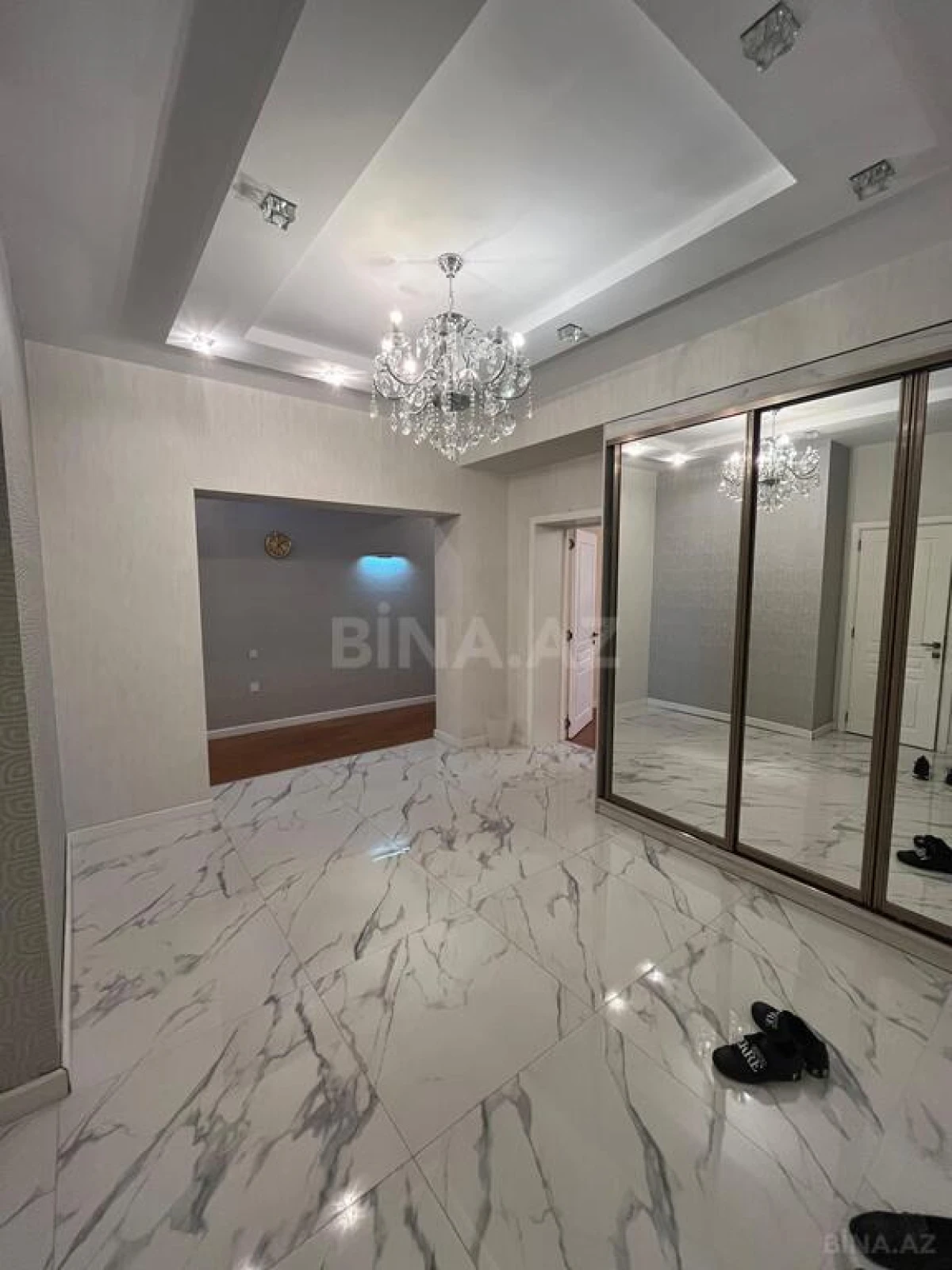 Satılır 4 otaqlı mənzil 186 m²