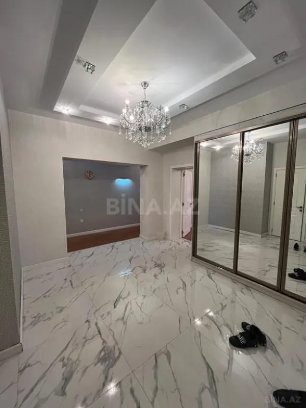 Satılır 4 otaqlı mənzil 186 m²