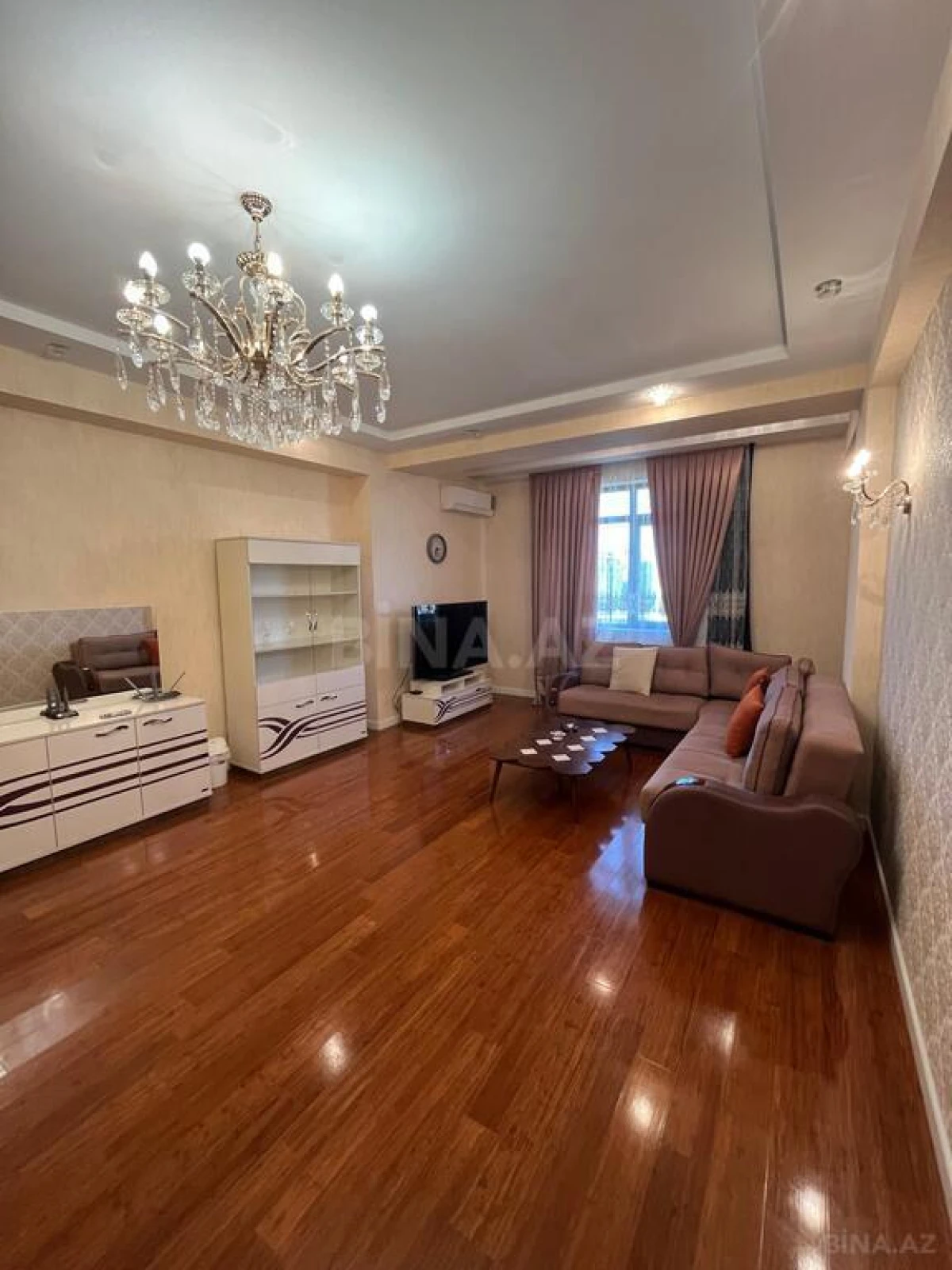 Satılır 4 otaqlı mənzil 186 m²