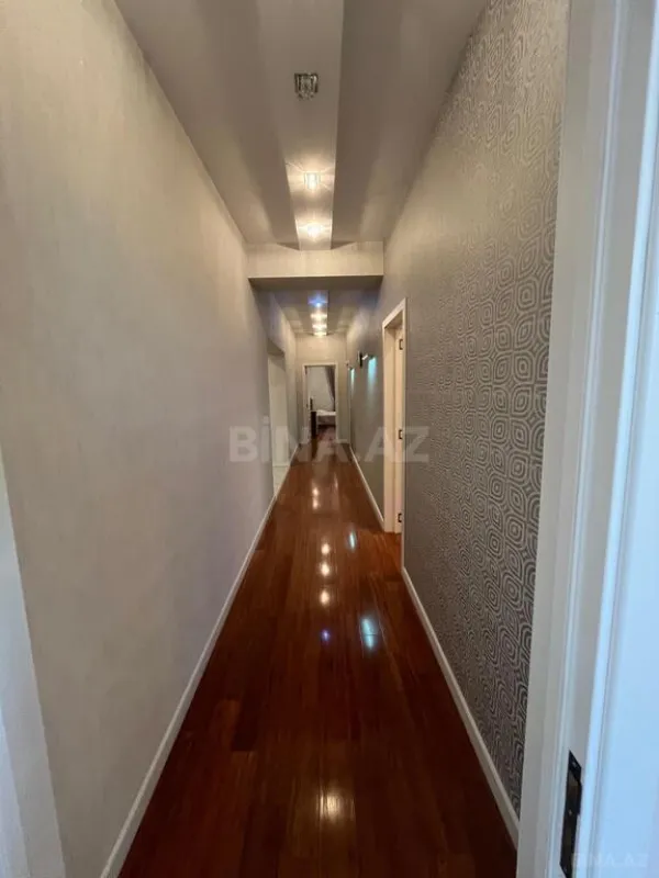 Satılır 4 otaqlı mənzil 186 m²