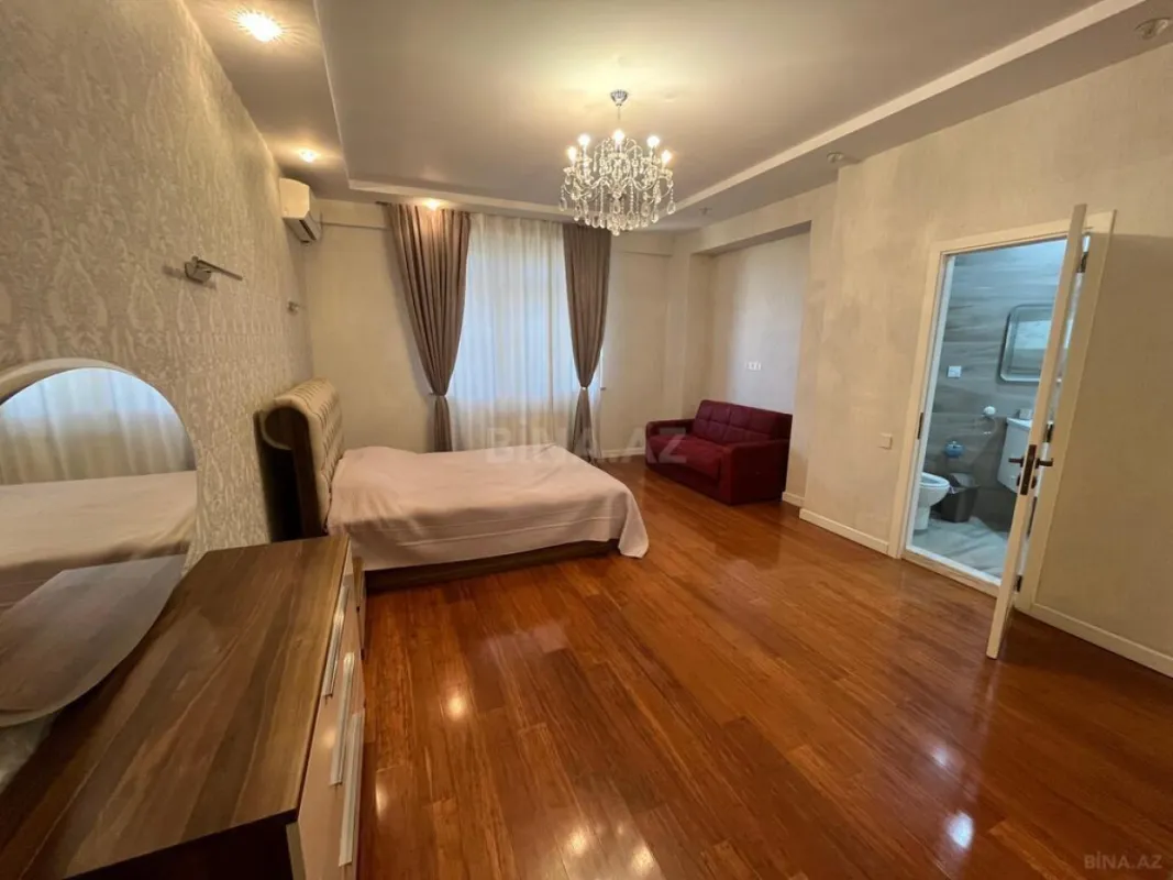 Satılır 4 otaqlı mənzil 186 m²