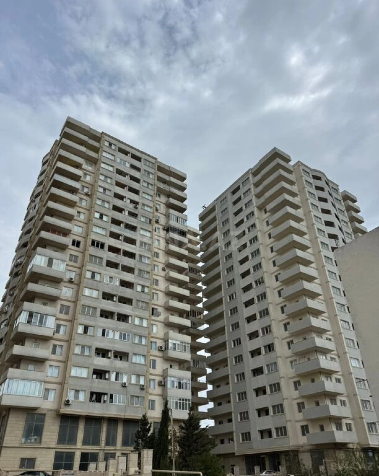 Satılır 2 otaqlı mənzil 109 m²
