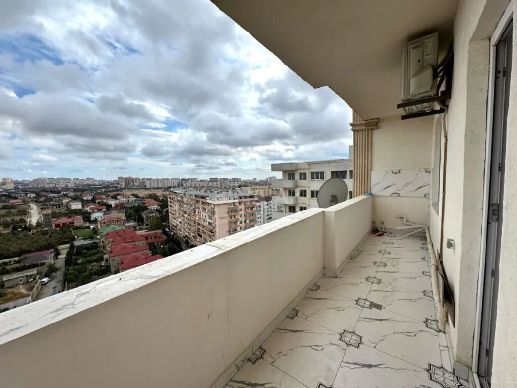 Satılır 2 otaqlı mənzil 109 m²