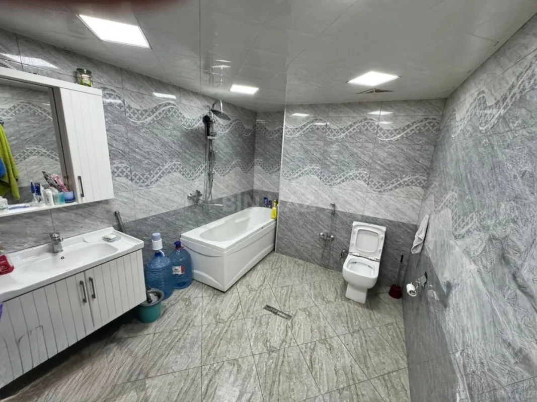 Satılır 2 otaqlı mənzil 109 m²