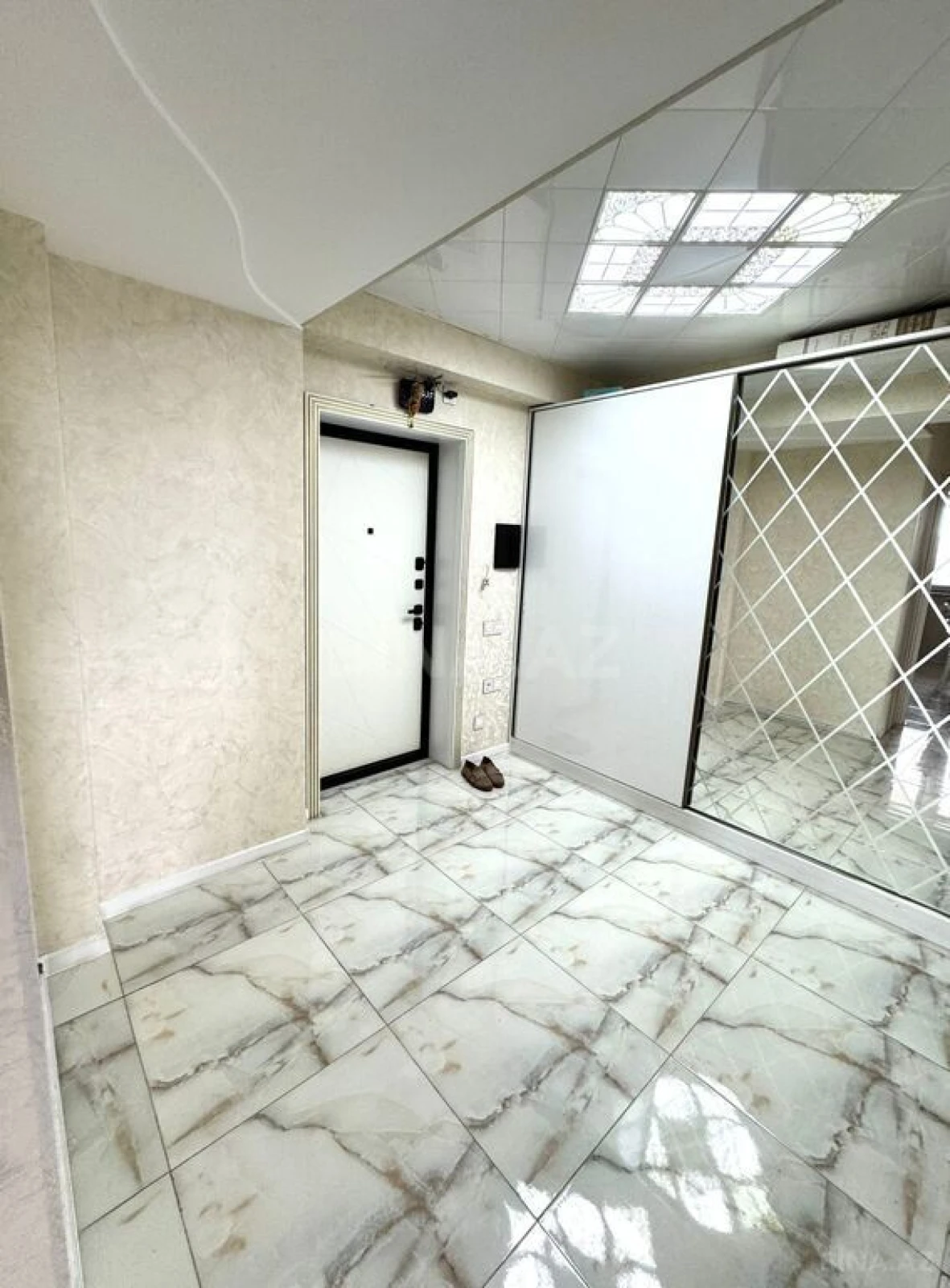 Satılır 2 otaqlı mənzil 109 m²