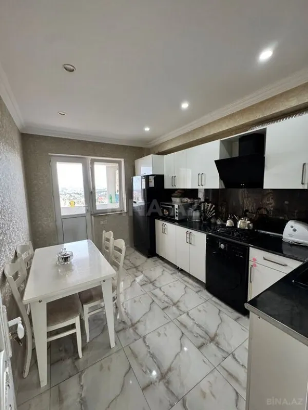 Satılır 2 otaqlı mənzil 109 m²