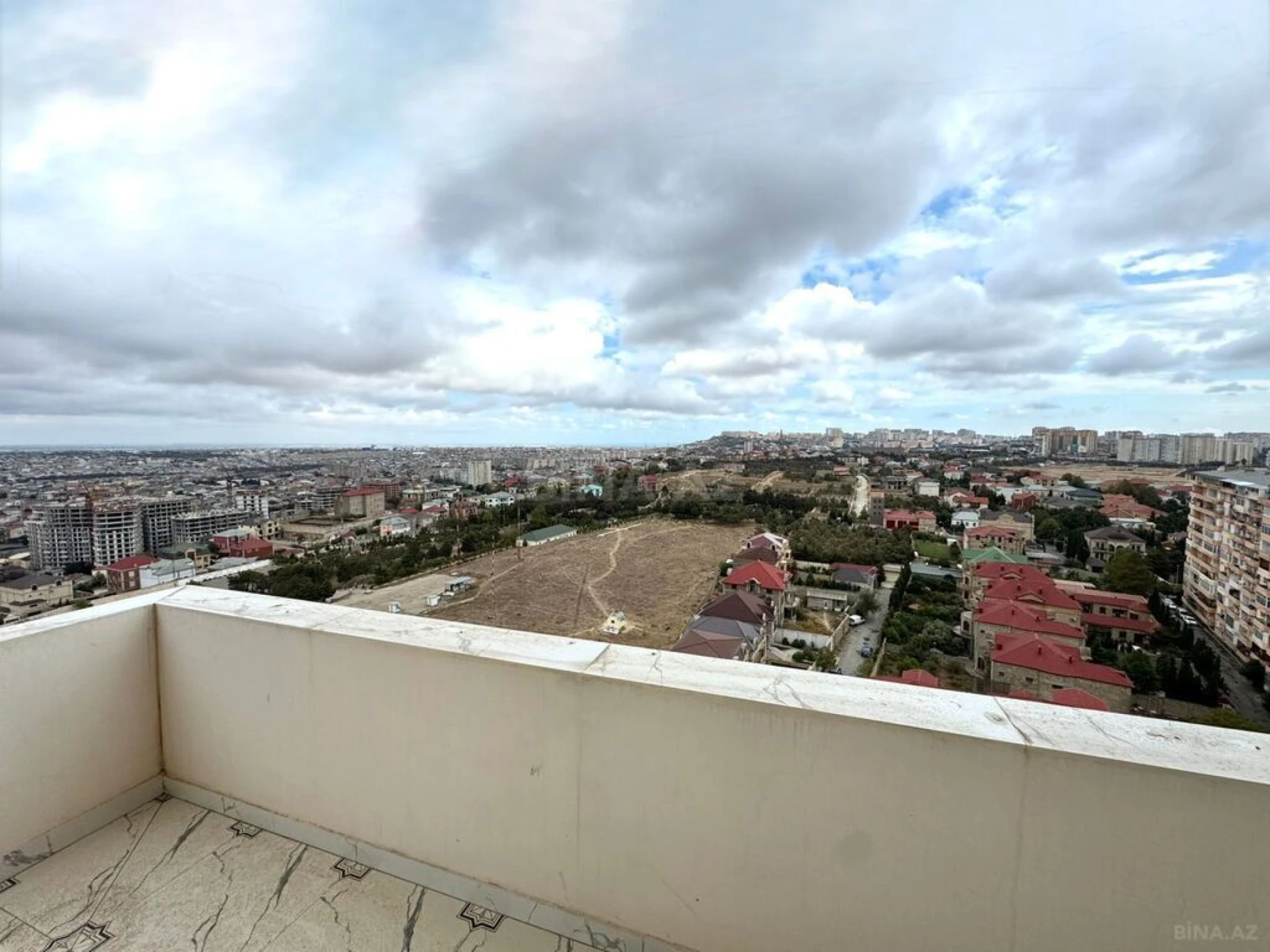 Satılır 2 otaqlı mənzil 109 m²