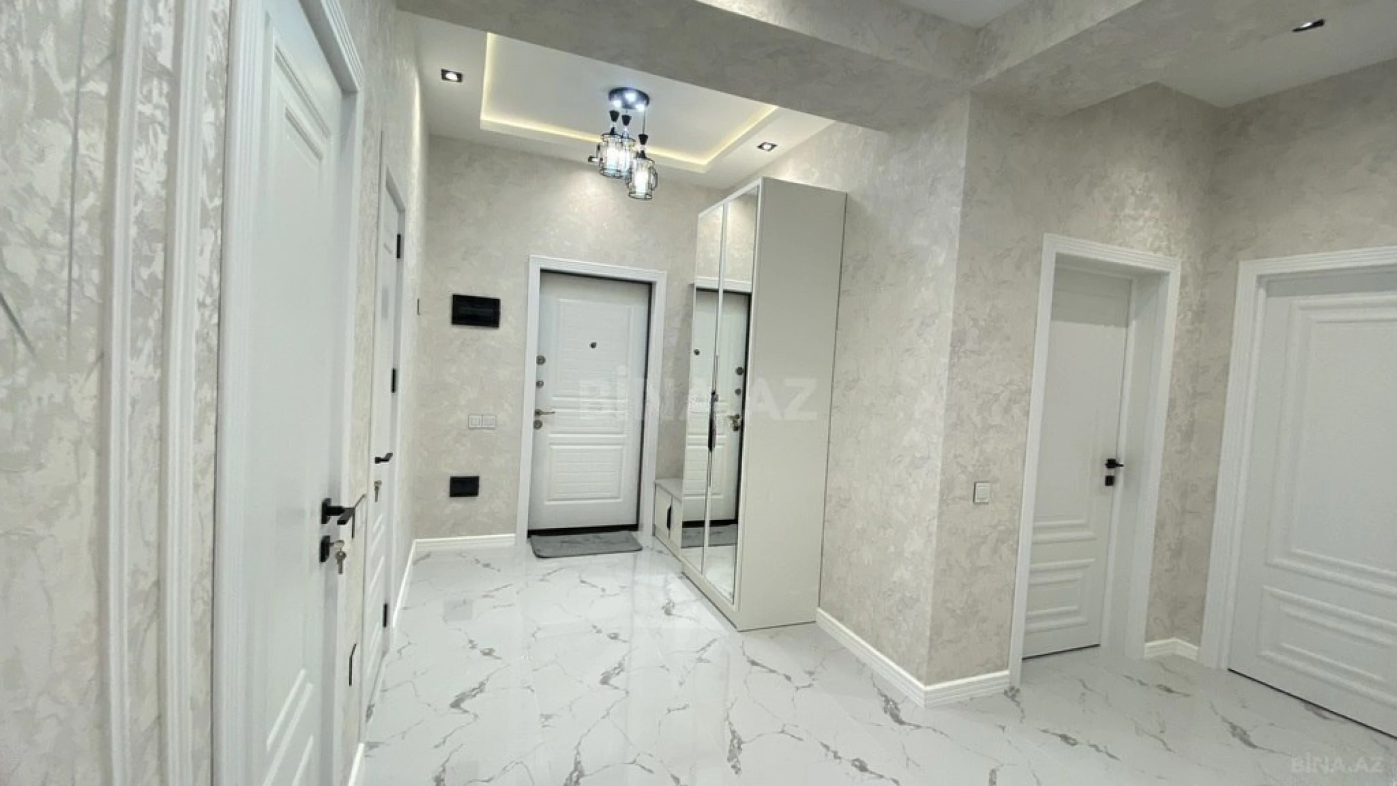 Satılır 3 otaqlı mənzil 140 m²