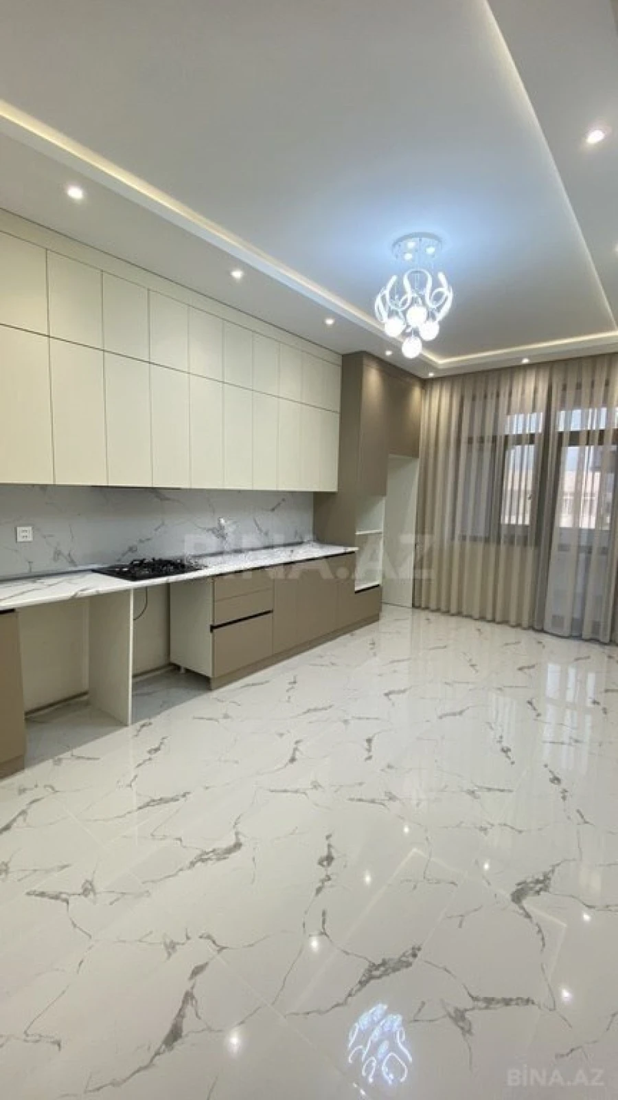 Satılır 3 otaqlı mənzil 140 m²