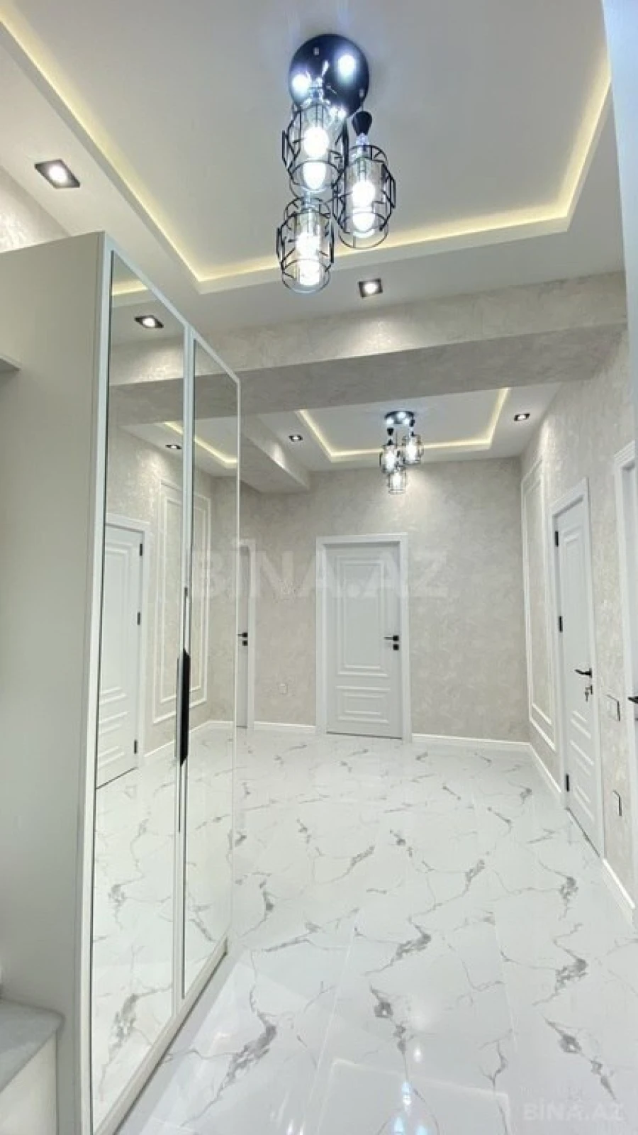 Satılır 3 otaqlı mənzil 140 m²